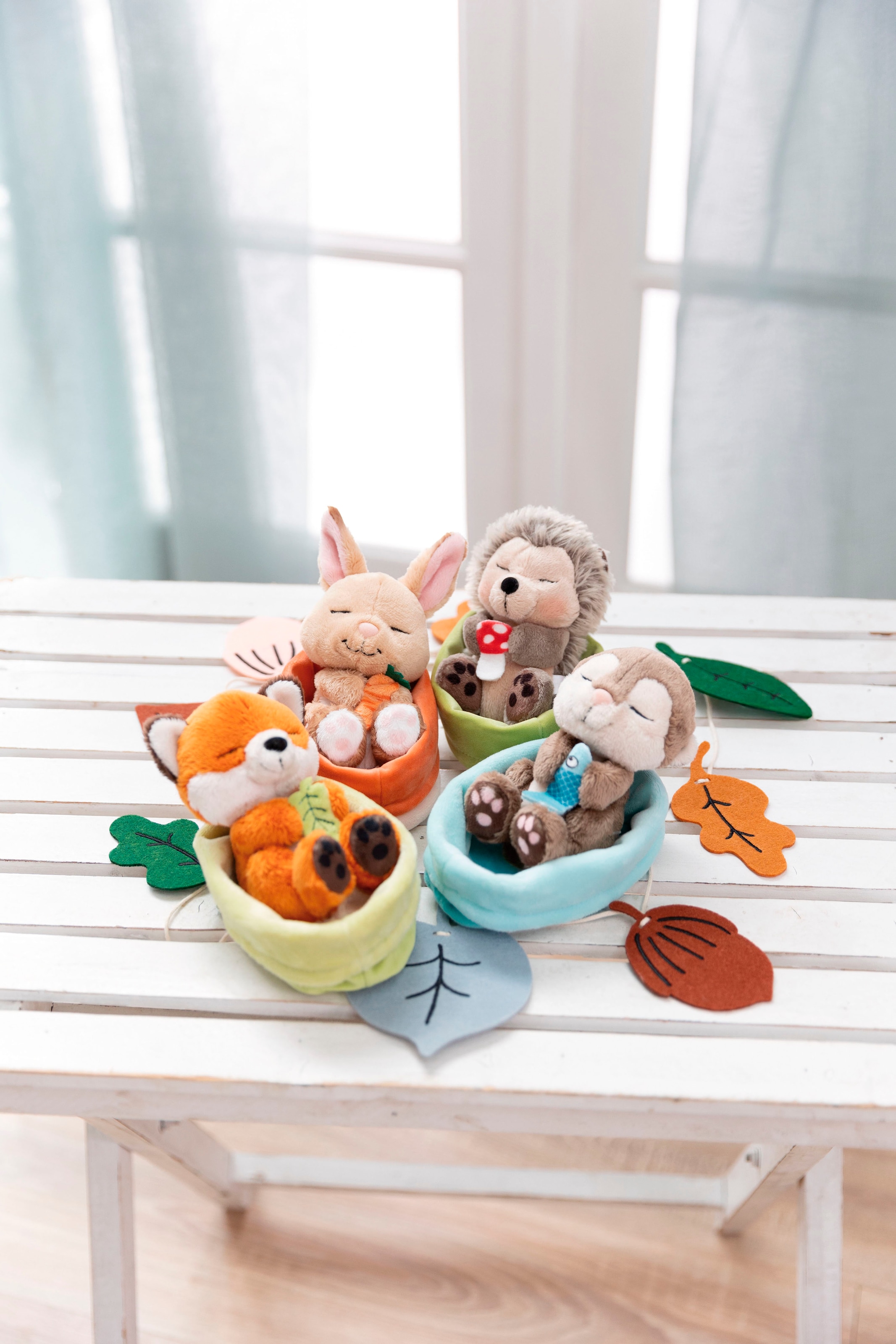 Nici Kuscheltier »Sleeping Pets GREEN, Hase mit Karotte 12 cm peach«, schlafend im Körbchen