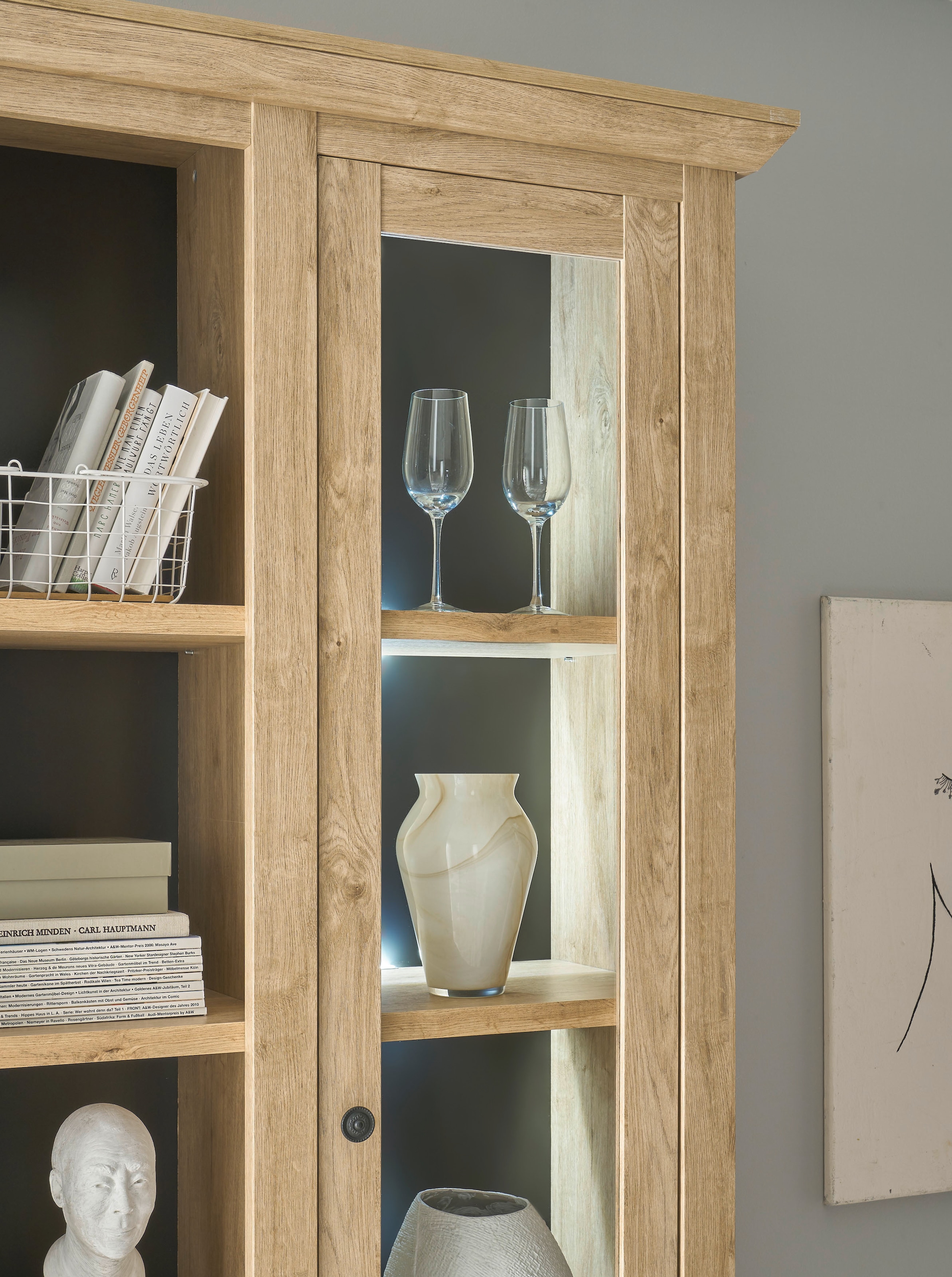 Home affaire Vitrine »Cornwall, Hochschrank im Landhausstil, Glasvitrine, Eiche Dekor«, (1 St.), Metallgriffe, 105 cm breit, viel Stauraum, in zwei Größen verfügbar