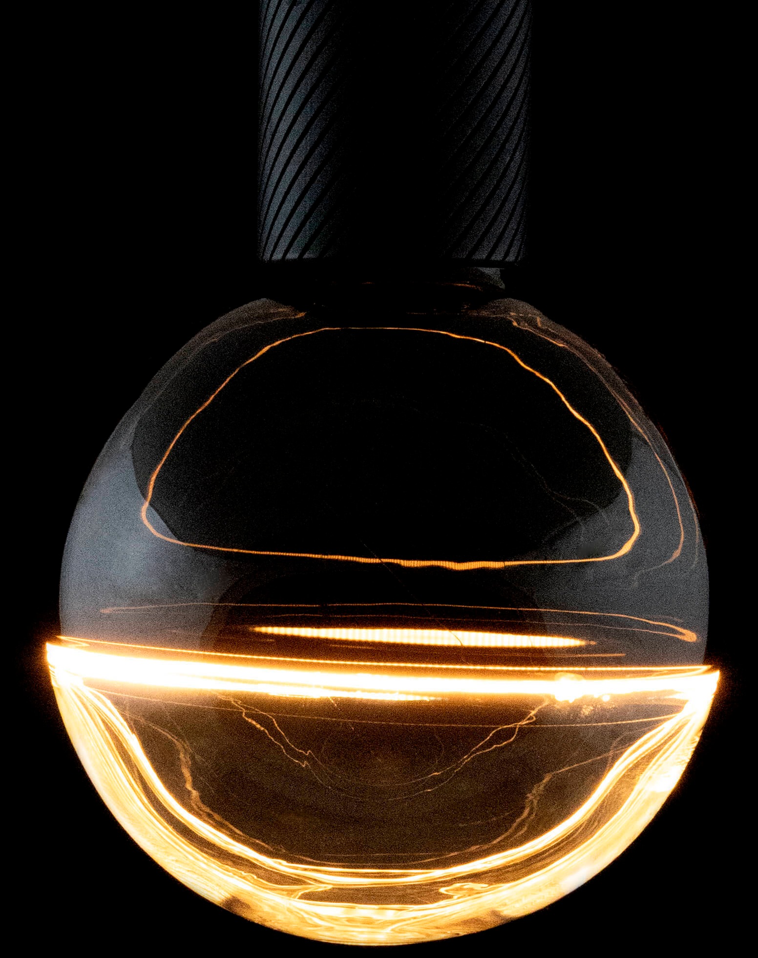 SEGULA LED-Leuchtmittel »LED Illusion Globe 145 2tones black clear«, E27, 1 St., Extra-Warmweiß, 2-farbiges Glas
