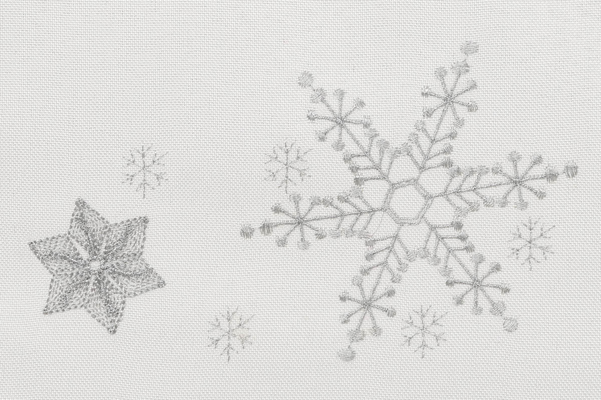 Dreams Tischdecke "Schneeflocke, Weihnachtsdeko" mit aufwendiger Stickerei günstig online kaufen