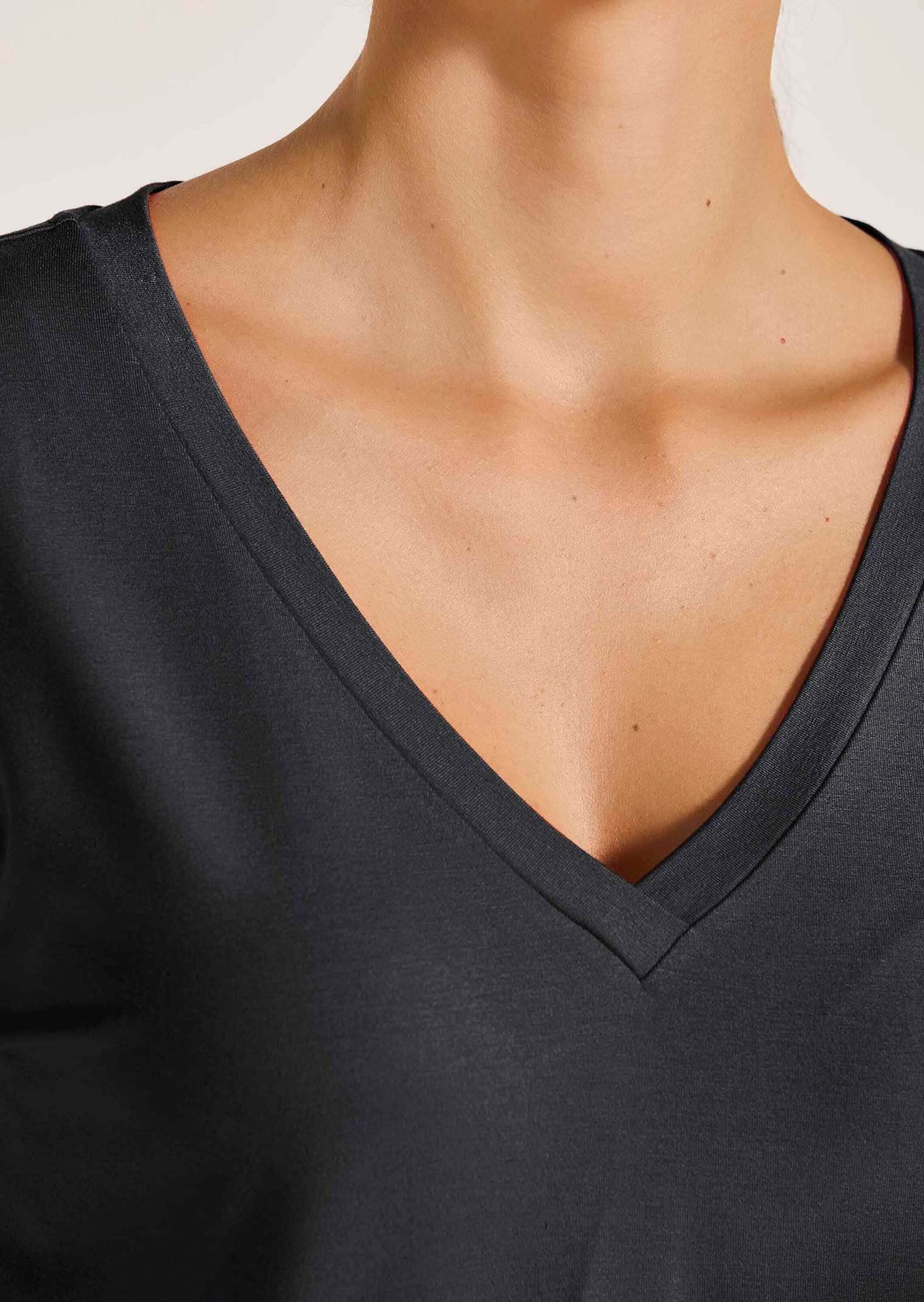 MADELEINE Kurzarmshirt »Shirt Legeres Shirt mit V-Ausschnitt«