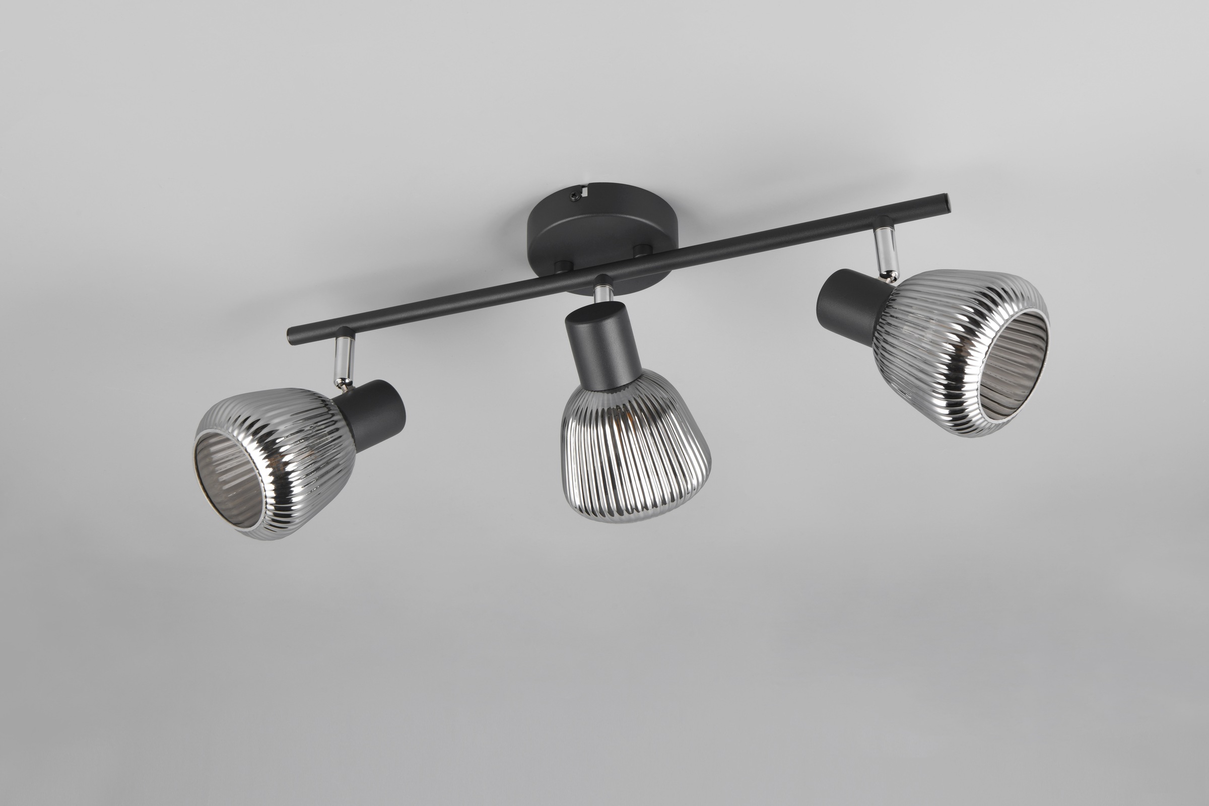 TRIO Leuchten Deckenstrahler »TARIFA, 3-flammiger Deckenspot mit Glasschirm, exkl 3xE14 max 10W«, 3 flammig, Leuchtmittel E14 | Leuchtmittel wechselbar, Glasschirm in Riffeloptik leicht verspiegelt, verstellbare Spots