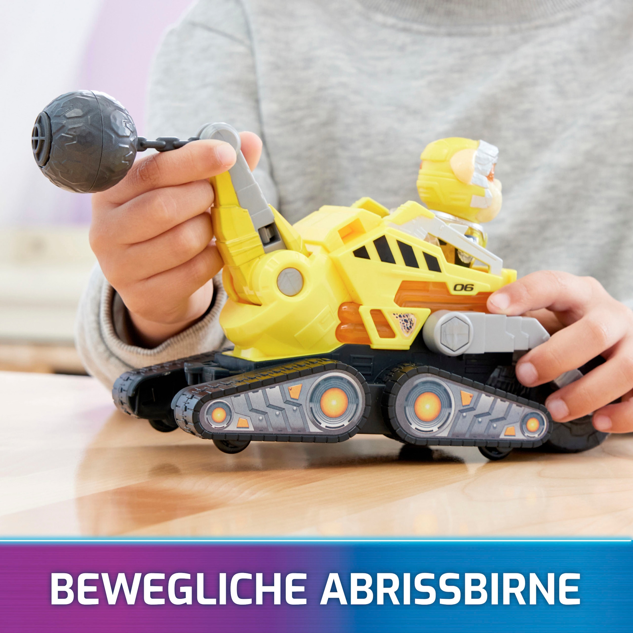 Spin Master Spielzeug-Auto »Paw Patrol - Movie II - Basic Themed Vehicles Rubble«, Baustellenfahrzeug mit Welpenfigur, Licht- und Soundeffekt