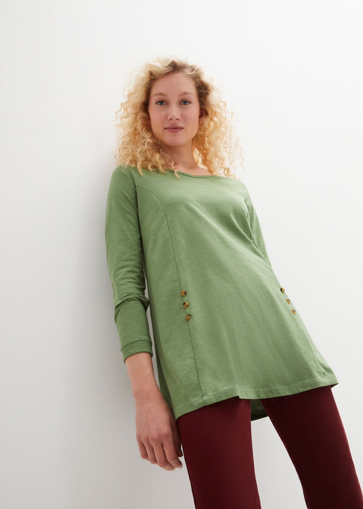 bonprix Longshirt A-Linie, mit dekorativen Knöpfen, aus Baumwolle, Casual Stil