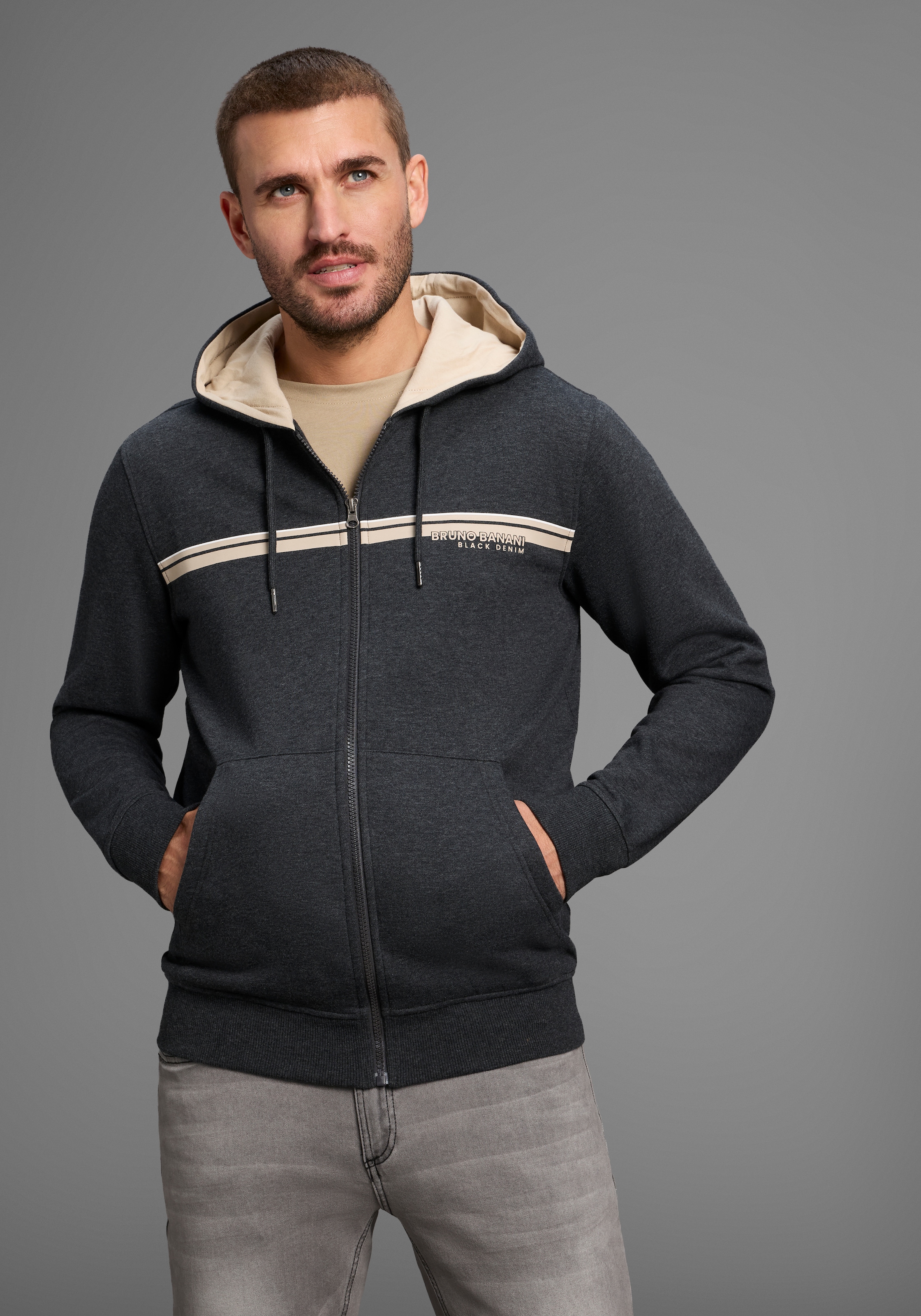Bruno Banani Kapuzensweatjacke, moderner Brustprint günstig online kaufen