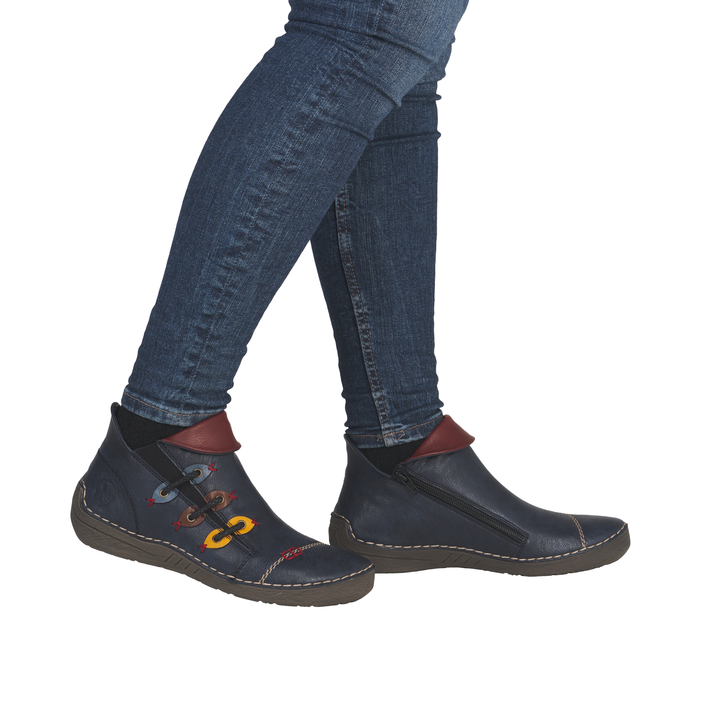 Rieker Stiefelette  Schlupfboots, Slipper mit bunten Applikationen seitlich