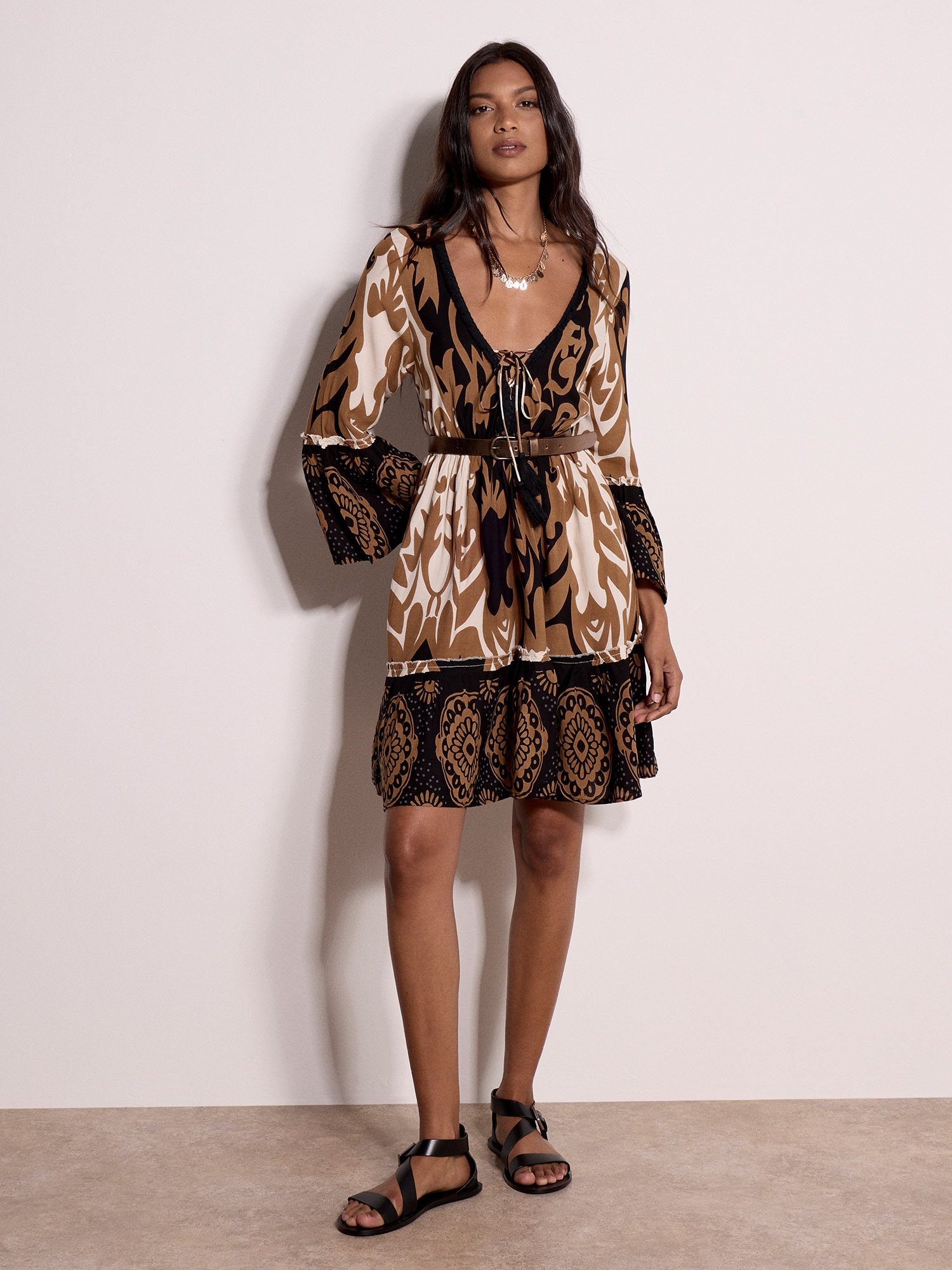 Apricot Minikleid "Apricot Minikleid mit Paisley-Muster und Glockenärmeln"