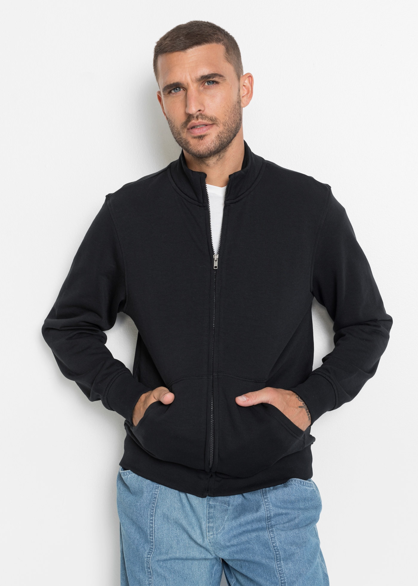 bonprix Sweatjacke "Sweatjacke mit Stehkragen" mit Stehkragen, innen weich angeraute Sweatqualität, Regular Fit