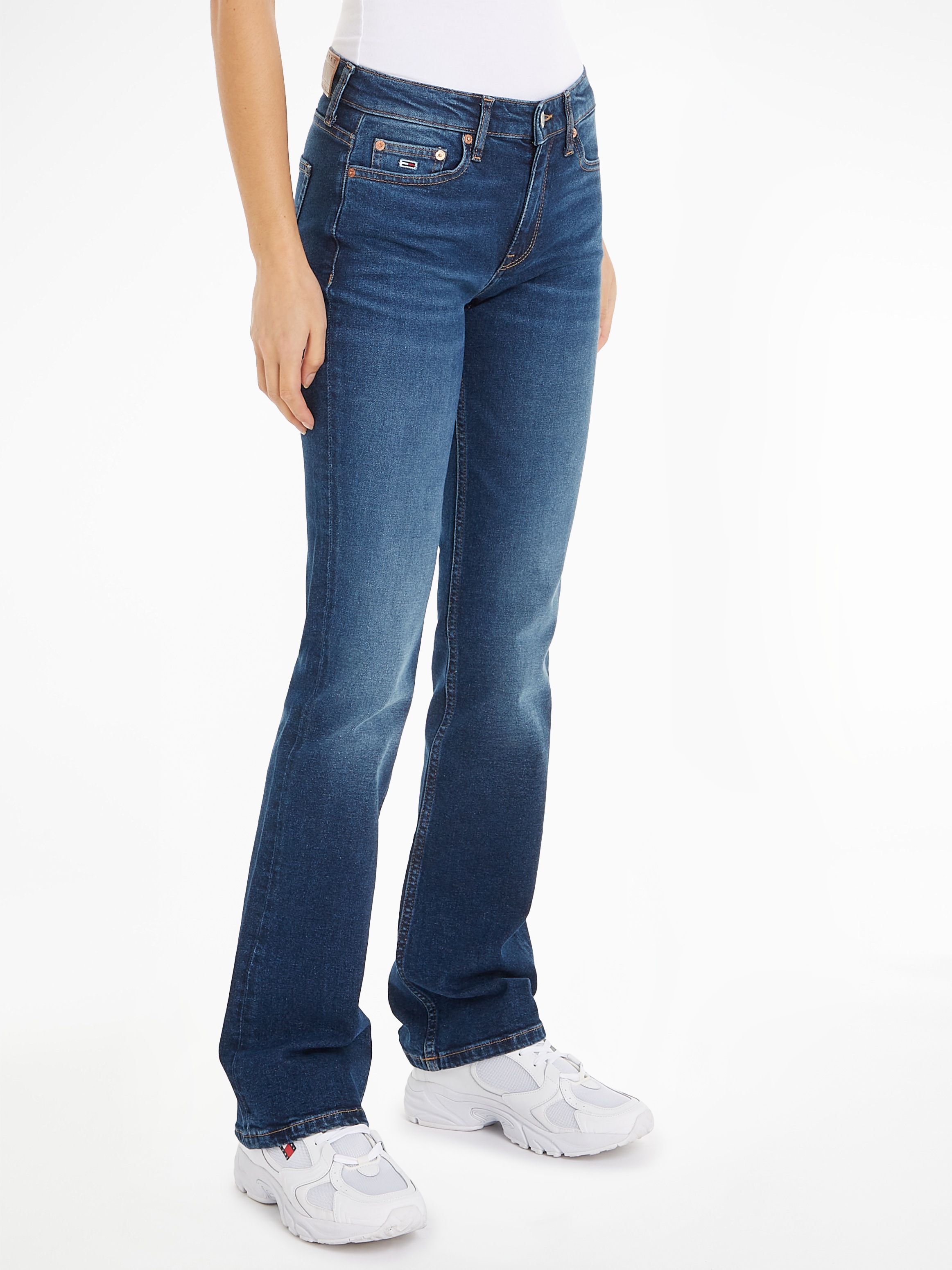 Tommy Jeans Bootcut-Jeans "MADDIE MD BC DH5161", mit Logo-Badge und Sticker günstig online kaufen