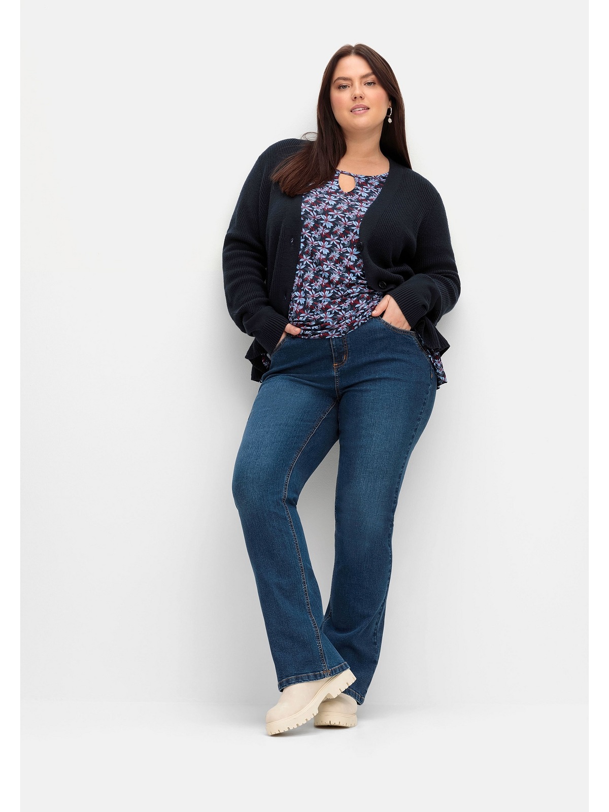 Sheego Bootcut-Jeans »Große Größen«, ideal und | BAUR für Beinen viel bei Bauch SUSANNE schmalen bestellen