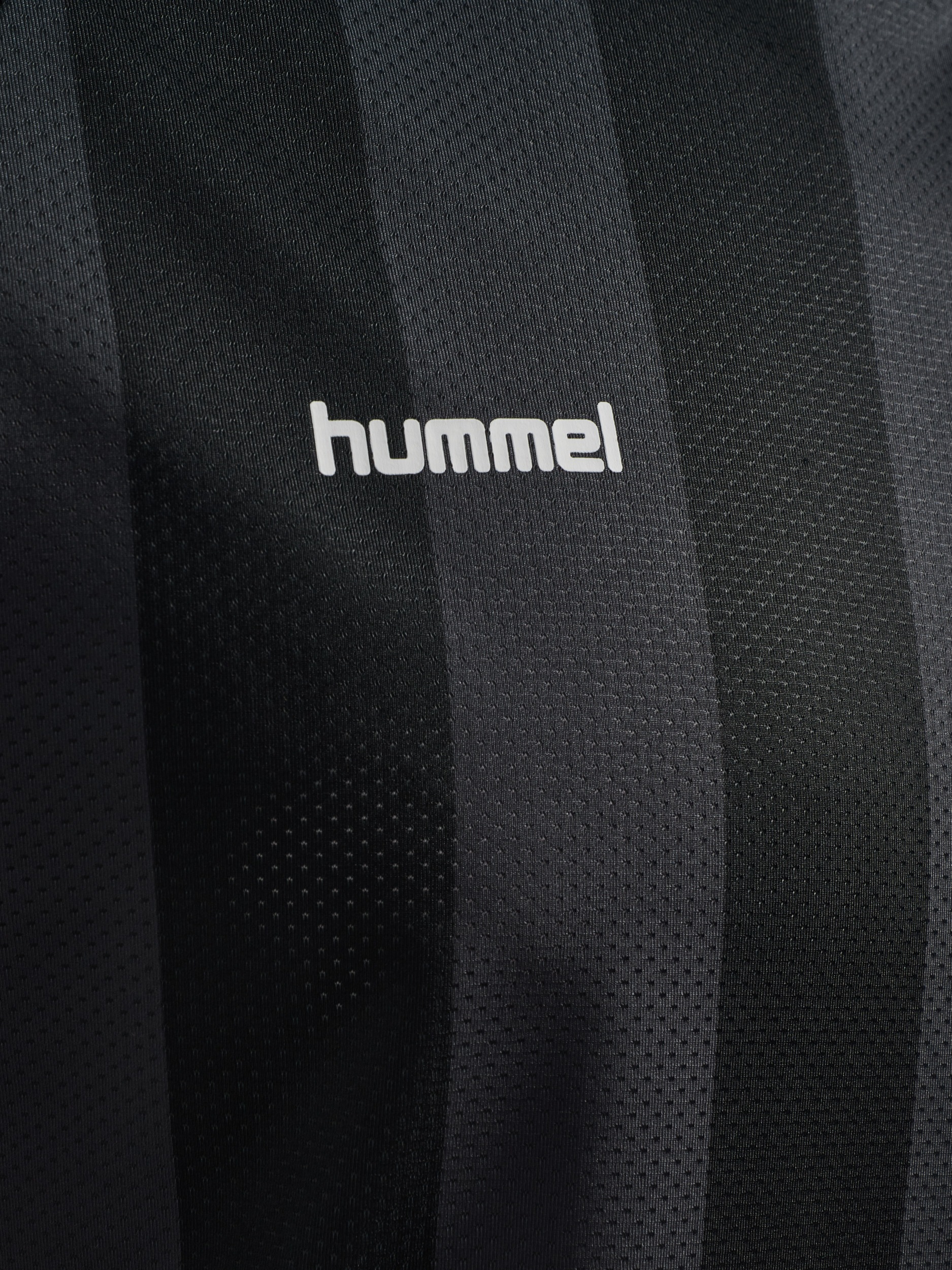 hummel Sweatshirt »HMLJR REG TUKAS SWEATSHIRT«, sportlicher Stil, mit Logo-Druck und seitlichen Winkeln

