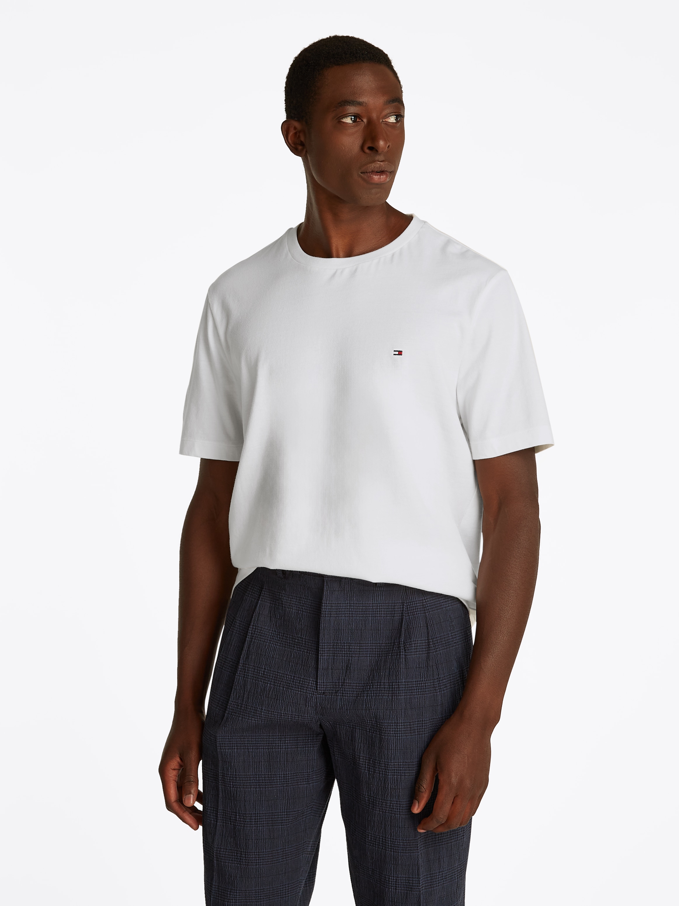 Tommy Hilfiger T-Shirt "ESSENTIAL REG FIT SOLID TEE mit Stickerei und Rundh günstig online kaufen
