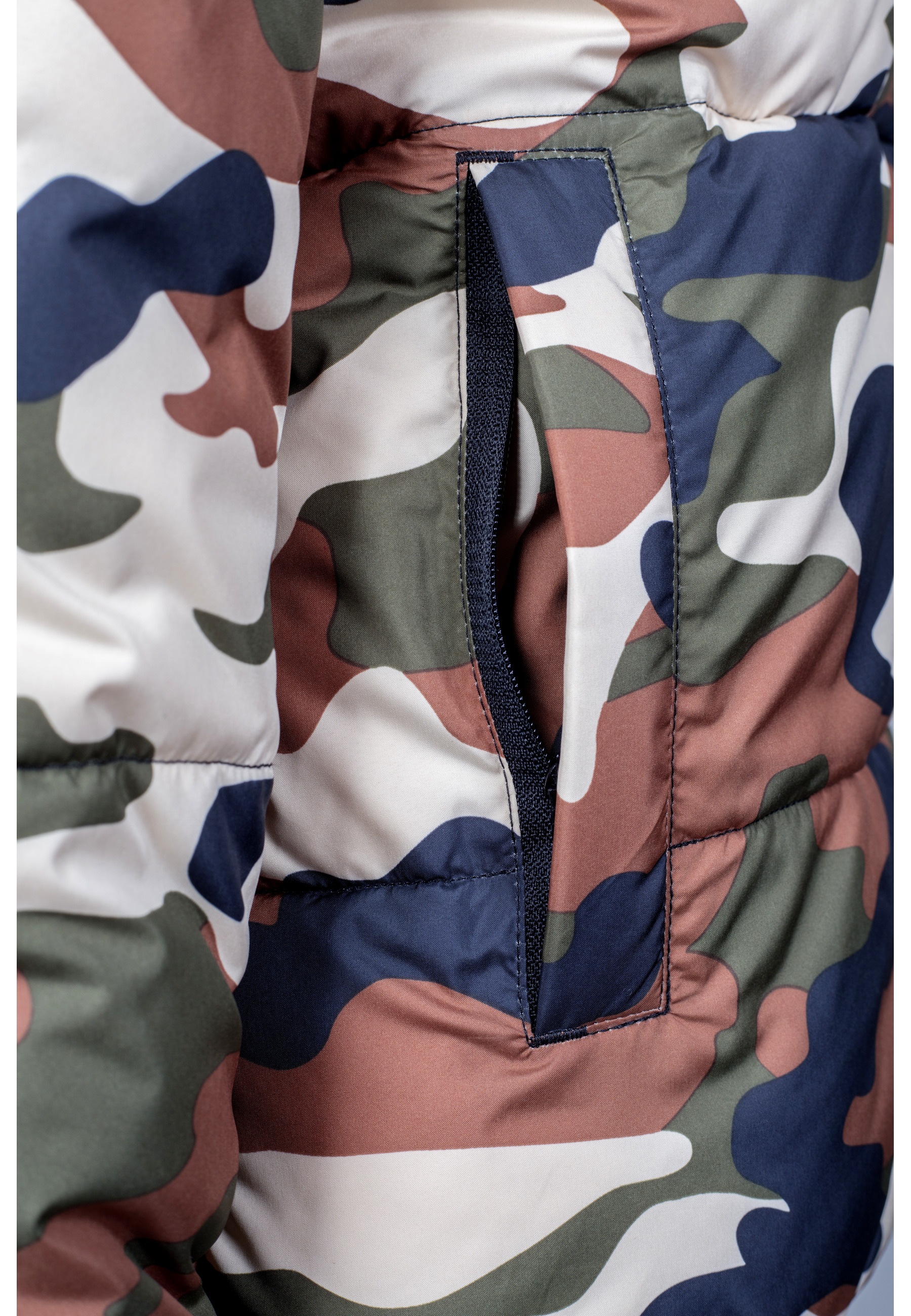 URBAN CLASSICS Winterjacke »Urban Classics Damen Ladies Boyfriend Camo Puffer Jacket« 1 Stk. tlg. mit Kapuze