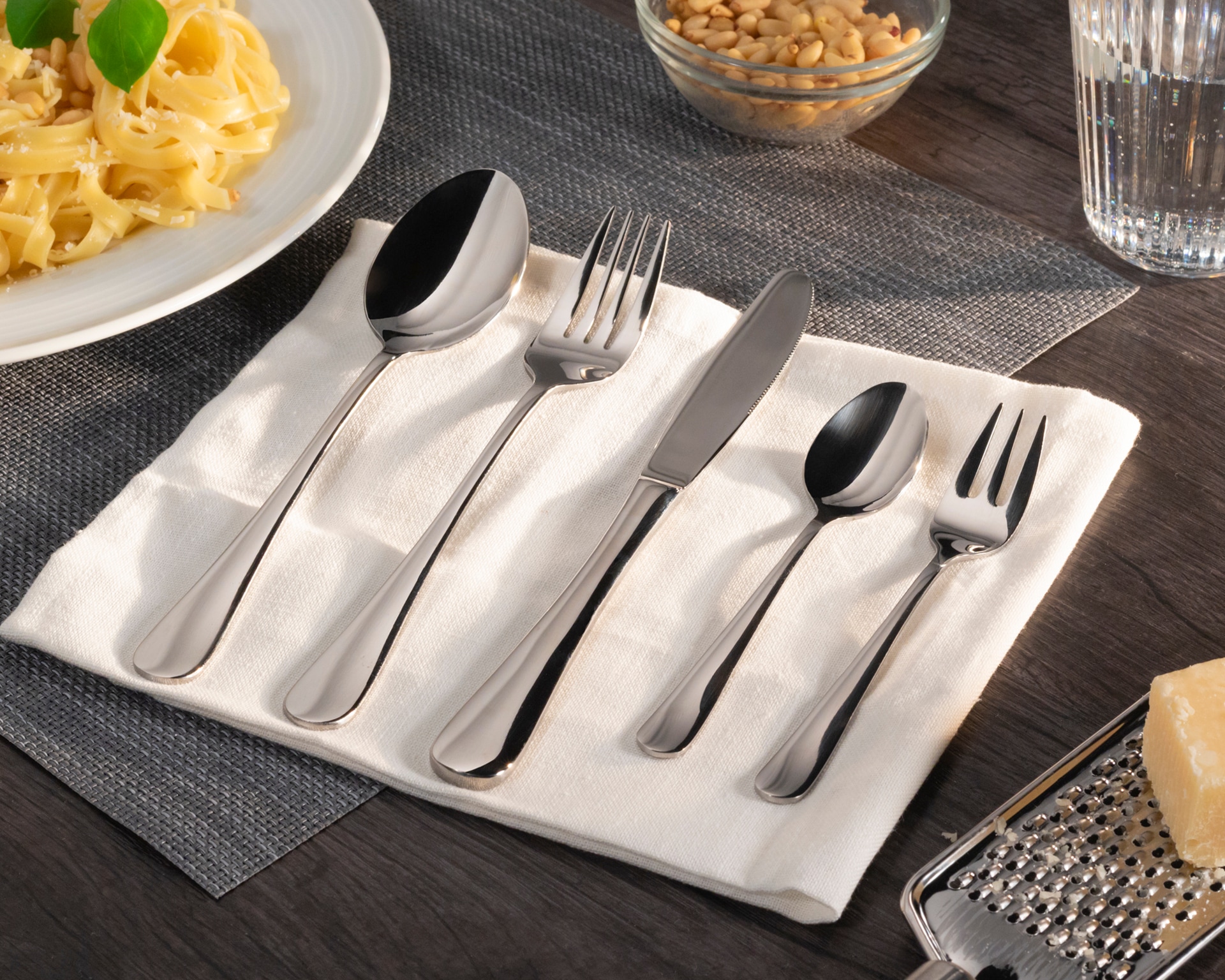 KING Topf-Set »»ESSENTIAL« Aluminium, Induktion, Antihaftbeschichtung«, Aluminiumguss, (Set, 55 tlg., 2 Töpfe, 1 Stieltopf, 3 Glasdeckel, 1 Besteck-Set + Etui), 3 Pfannen, 4 Küchenmesser, 1 Schneidebrett, 5 Vorratsdosen mit Deckel