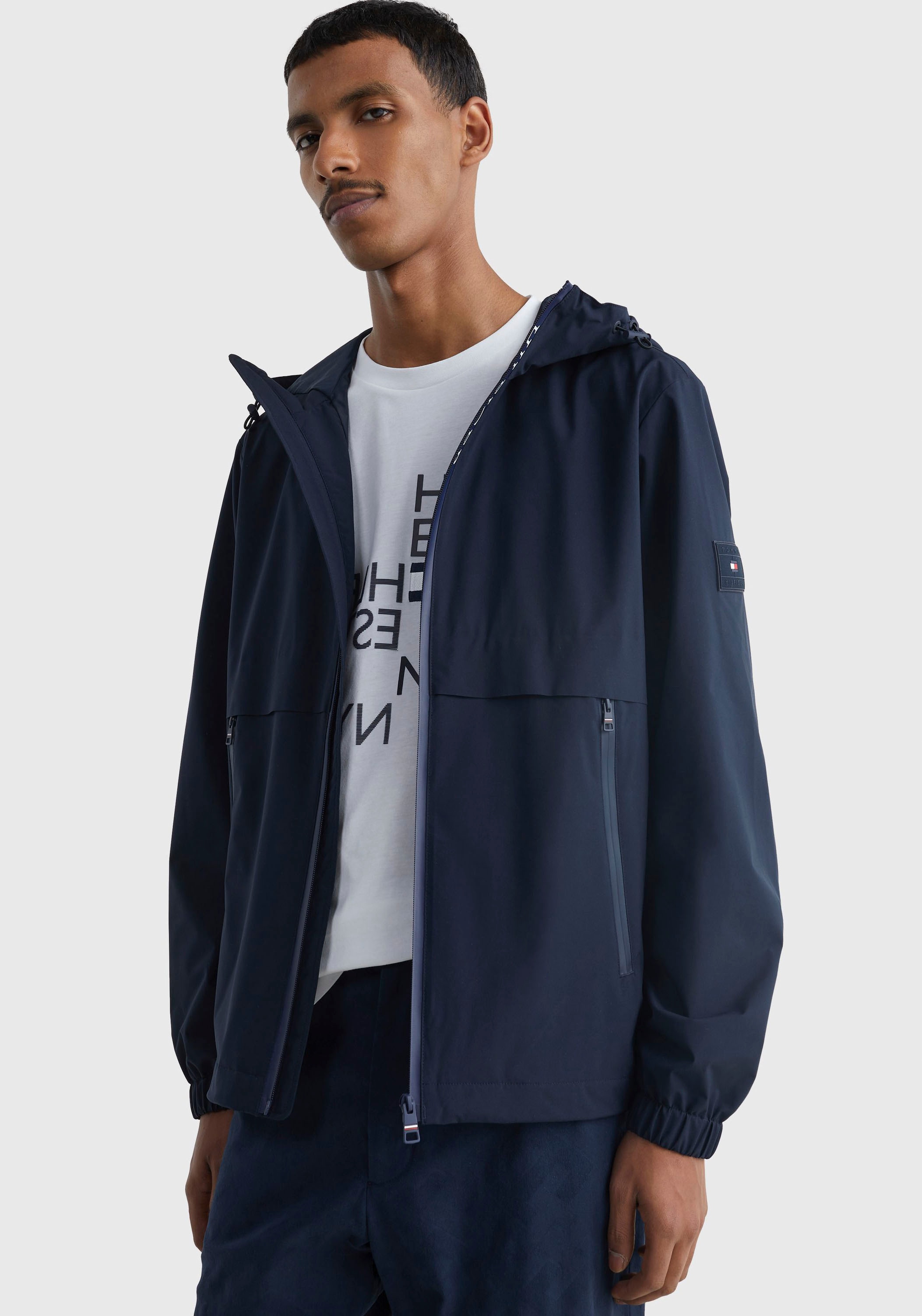 PROTECT HOODED vielen Hilfiger Windbreaker Kapuze, Tommy BAUR SAIL | Markenfarben »TH Tommy JACKET«, Details kaufen mit den Hilfiger ▷ mit in