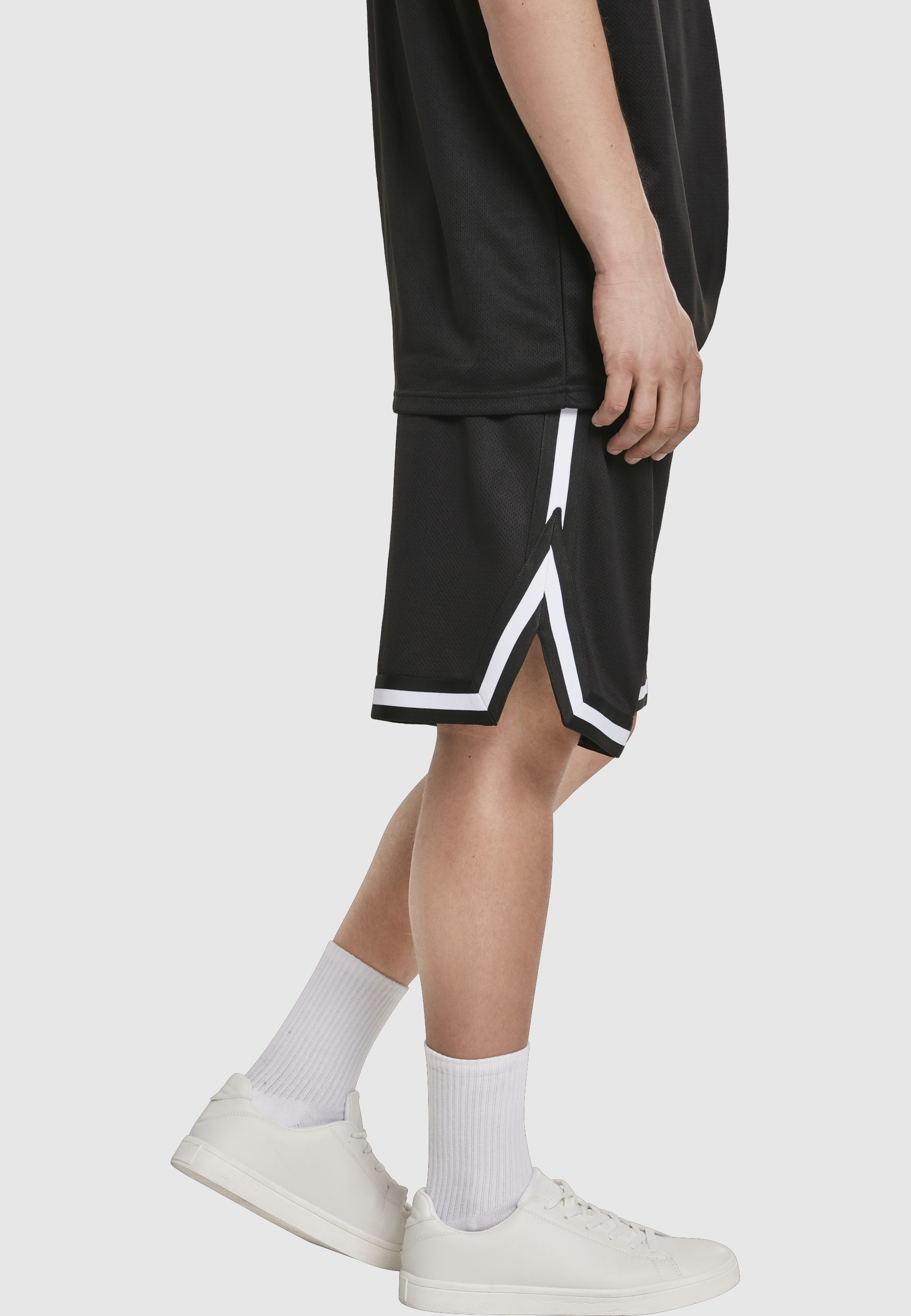 URBAN CLASSICS Shorts »Urban Classics Herren Premium Stripes Mesh Shorts«