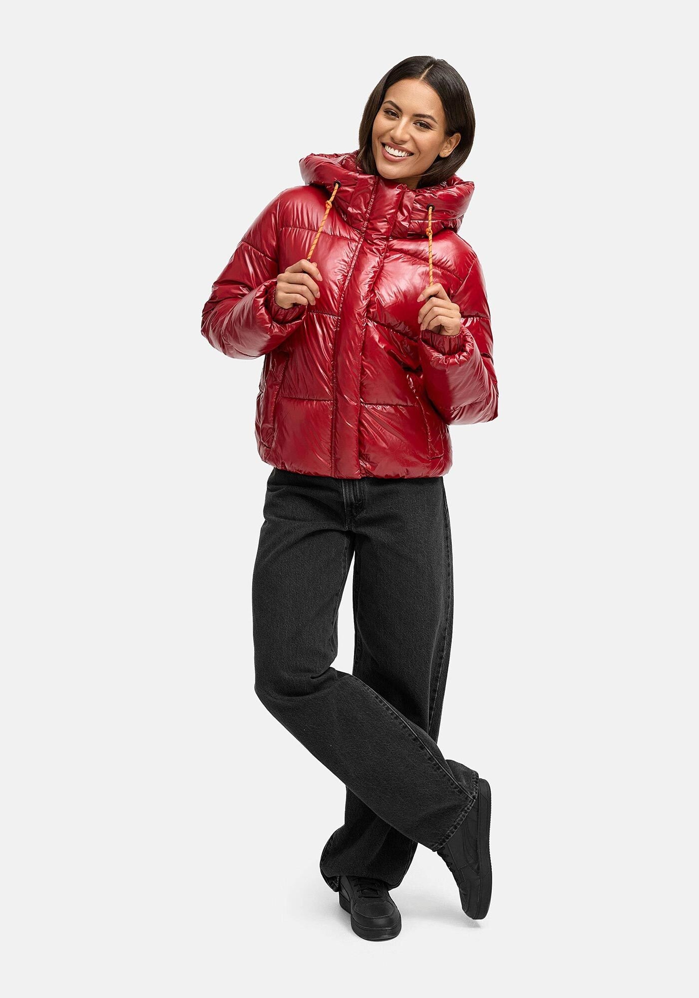 Marikoo Winterjacke »Skyraa«, Leicht glänzendes Obermaterial mit moderner Steppung