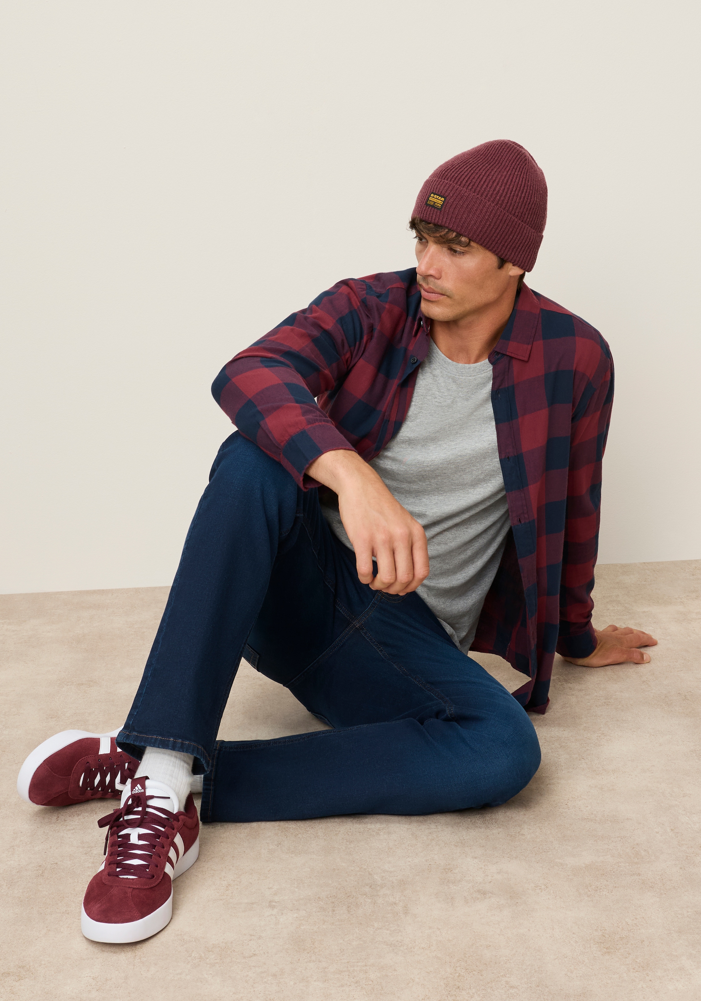 Arizona Straight-Jeans gerader Straight-Fit, aus elastischem Denim, niedrige Leibhöhe