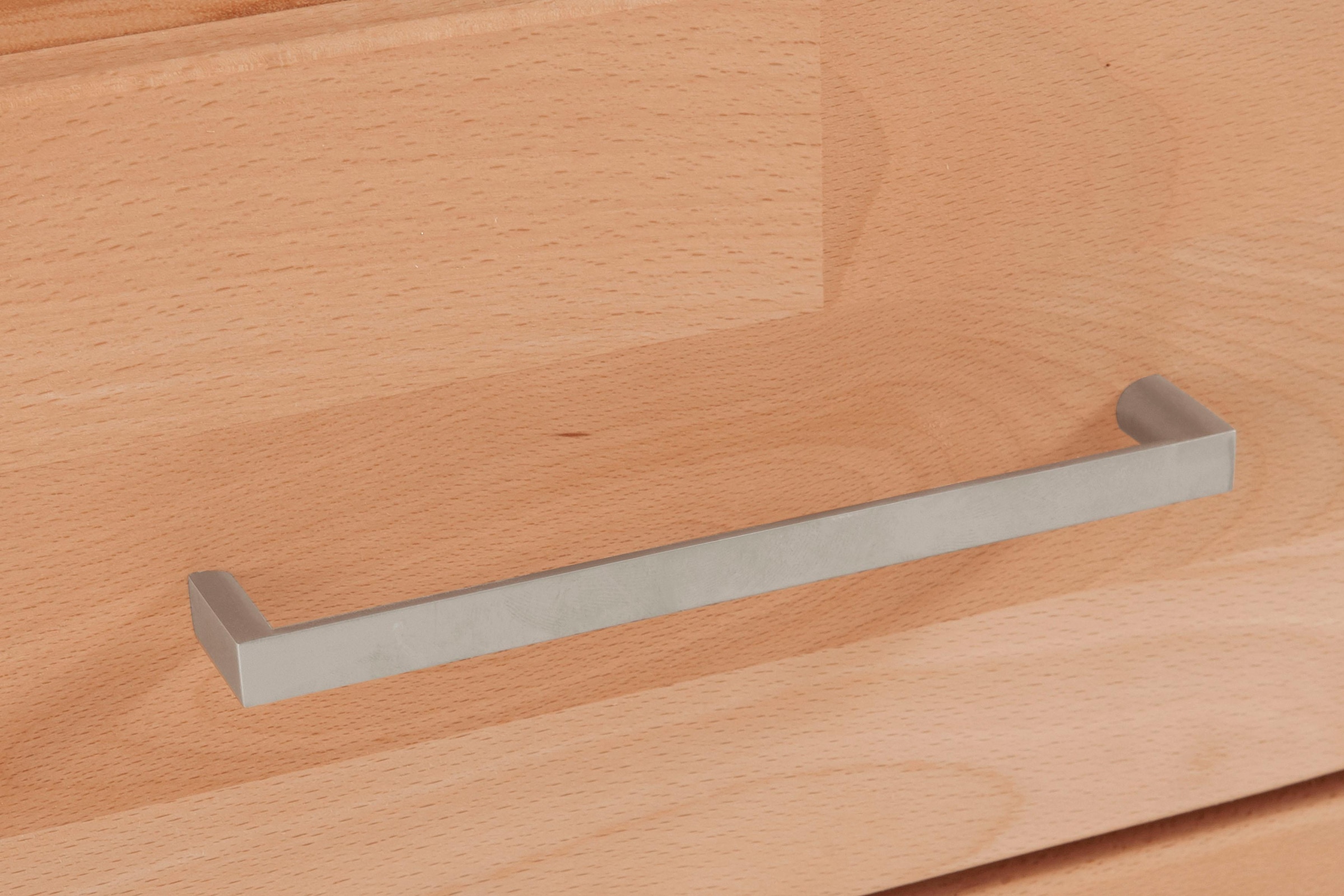 Home affaire Lowboard »Ribe,180cm breit, Fronten Massivholz,6 Fächer,Kabeldurchführung«, Korpus Holzwerkstoff,Glaseinsatz aus gehärtetem Glas,Böden versetzbar