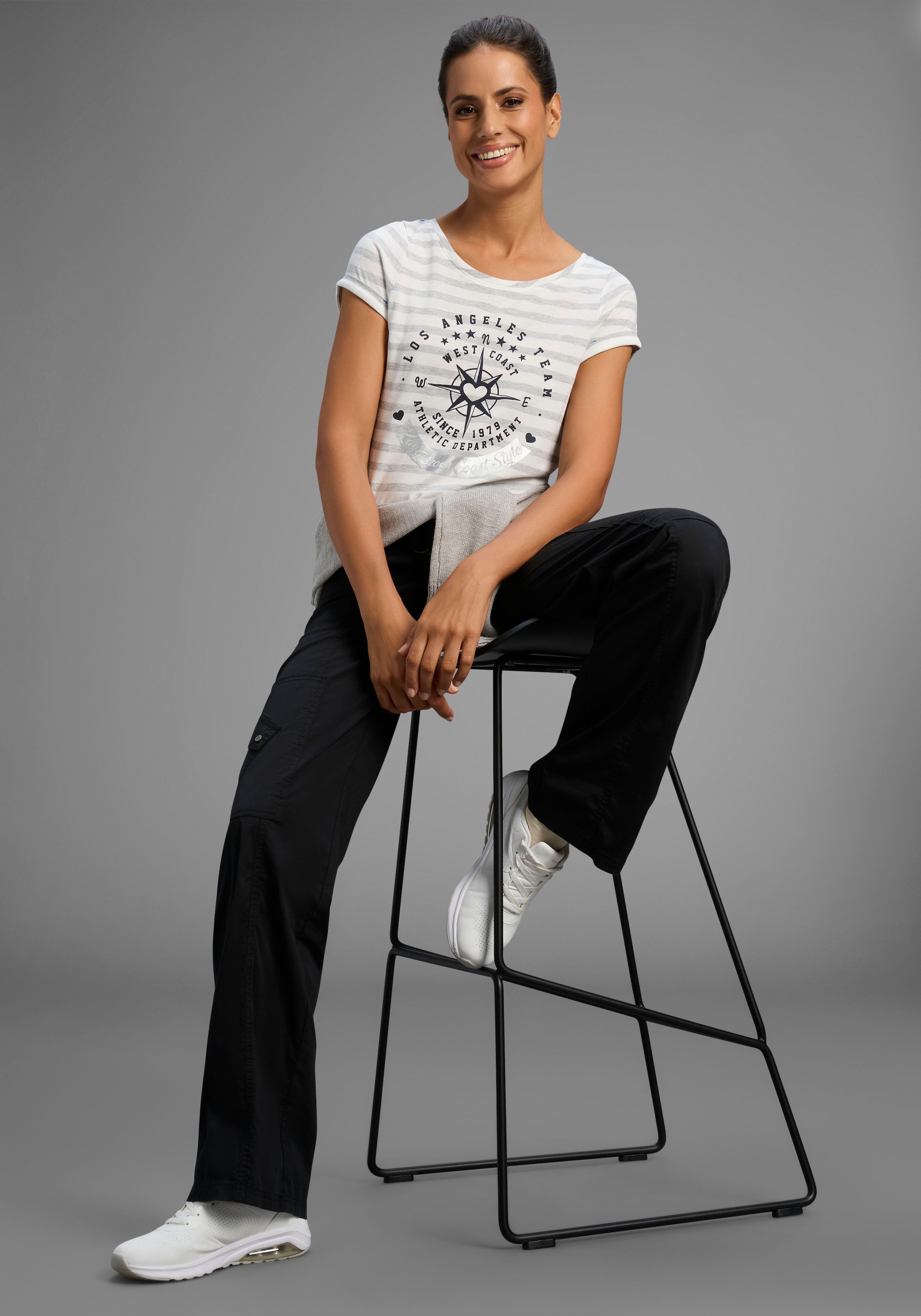 KangaROOS Print-Shirt, Kurzarm, figurbetonter Schnitt, mit Metallic-Print