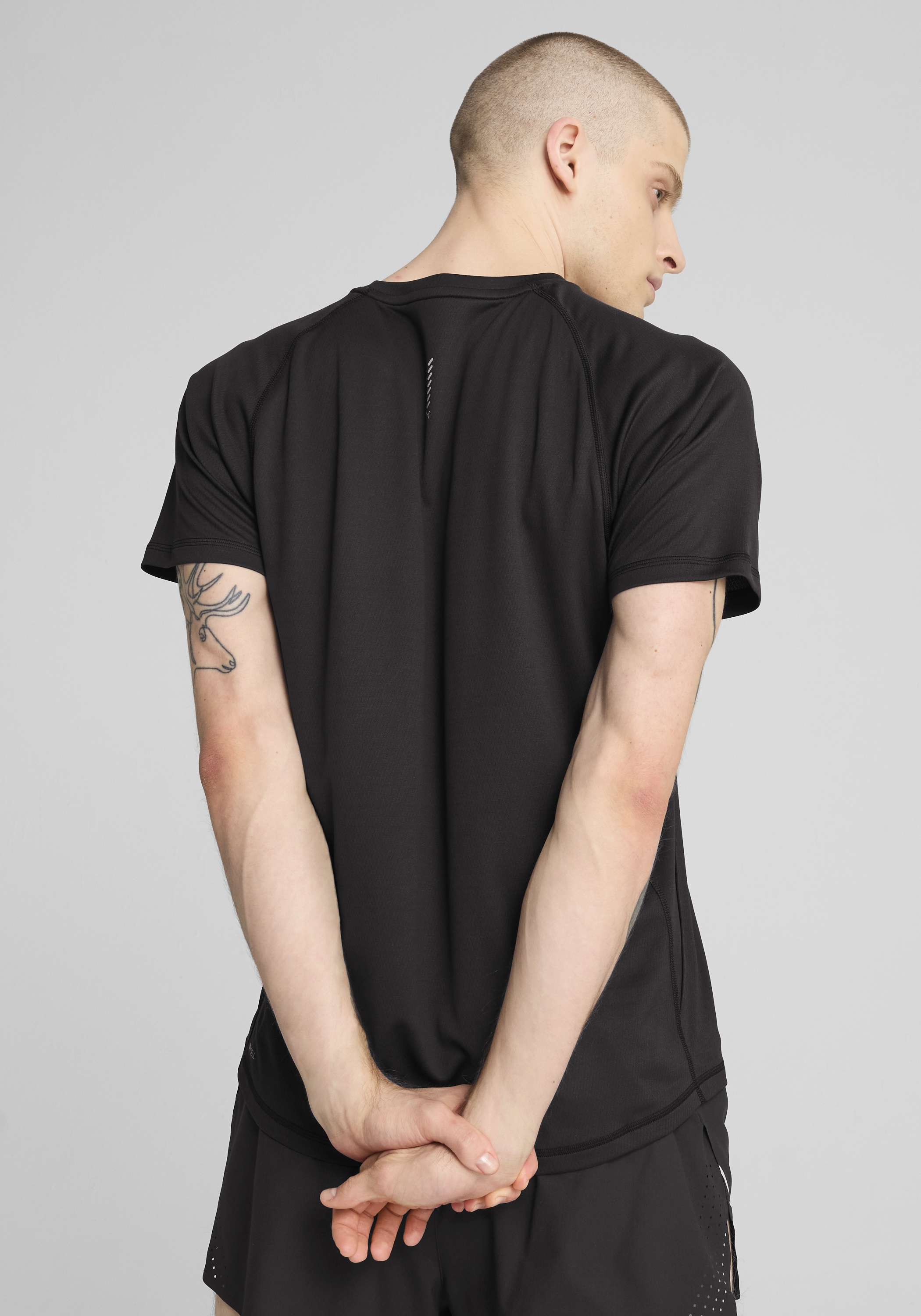 PUMA Laufshirt »M RUN VELOCITY TEE POLY« ergonomische Schnittführung, kurze Ärmel, Performance-T-Shirt
