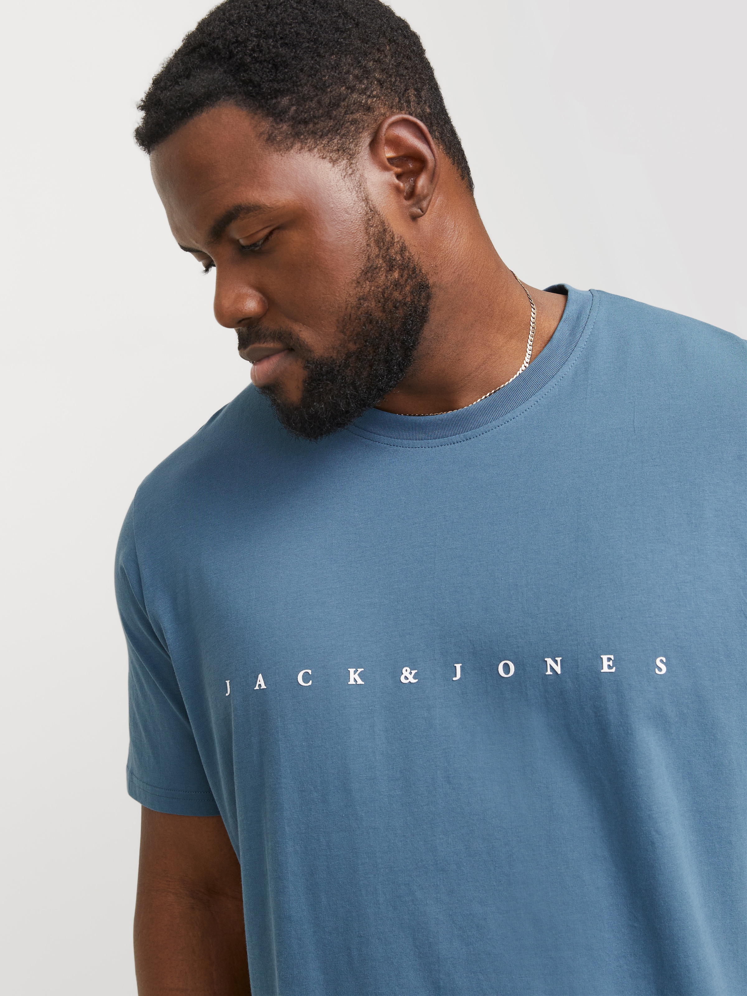 Jack & Jones PlusSize Rundhalsshirt »JJESTAR JJ TEE SS NOOS PLS«, mit Logo Schriftzug