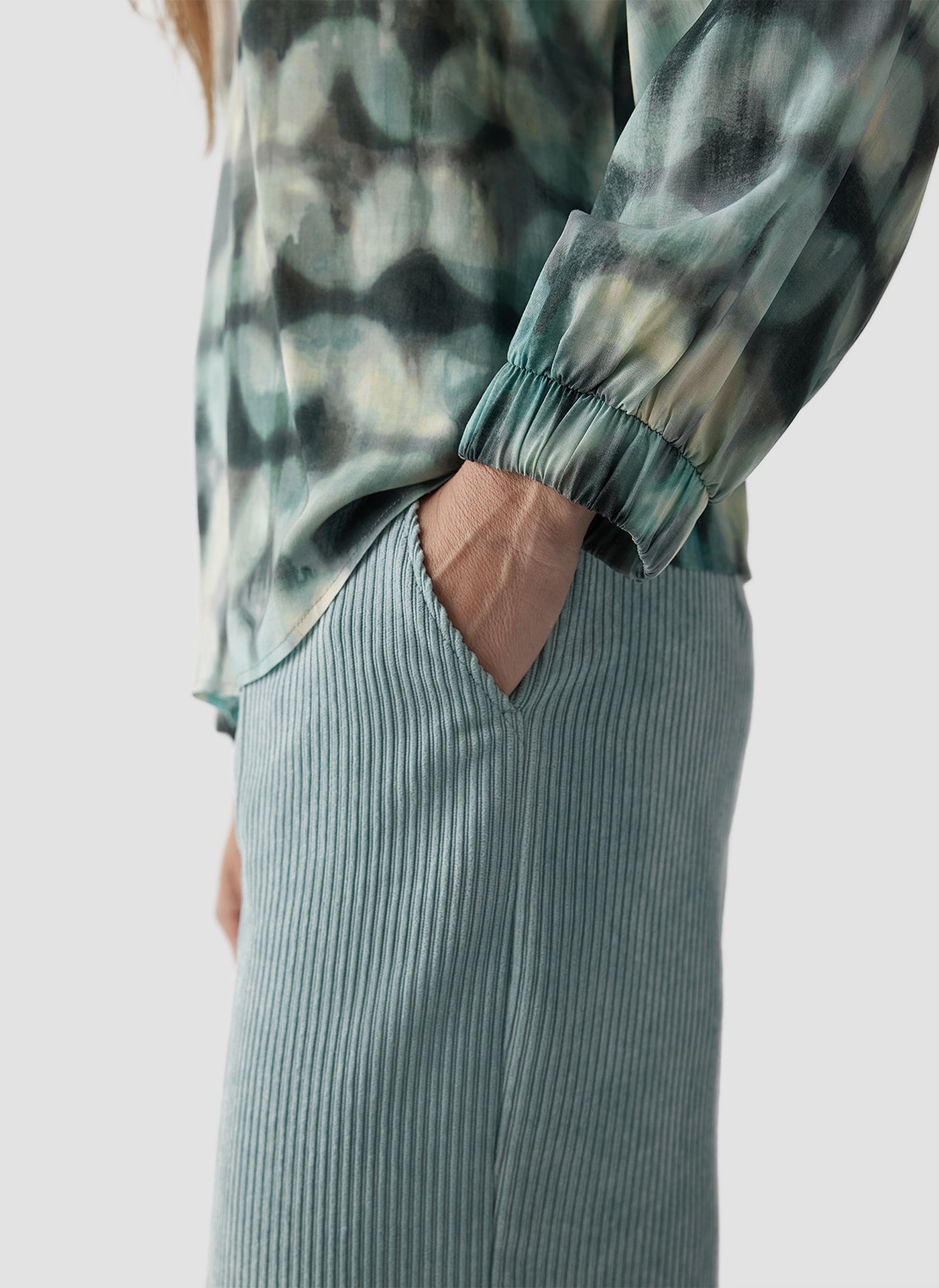 LeComte Klassische Bluse »LeComte Elegante Bluse mit Aquarell-Design und Schlitzdetail«