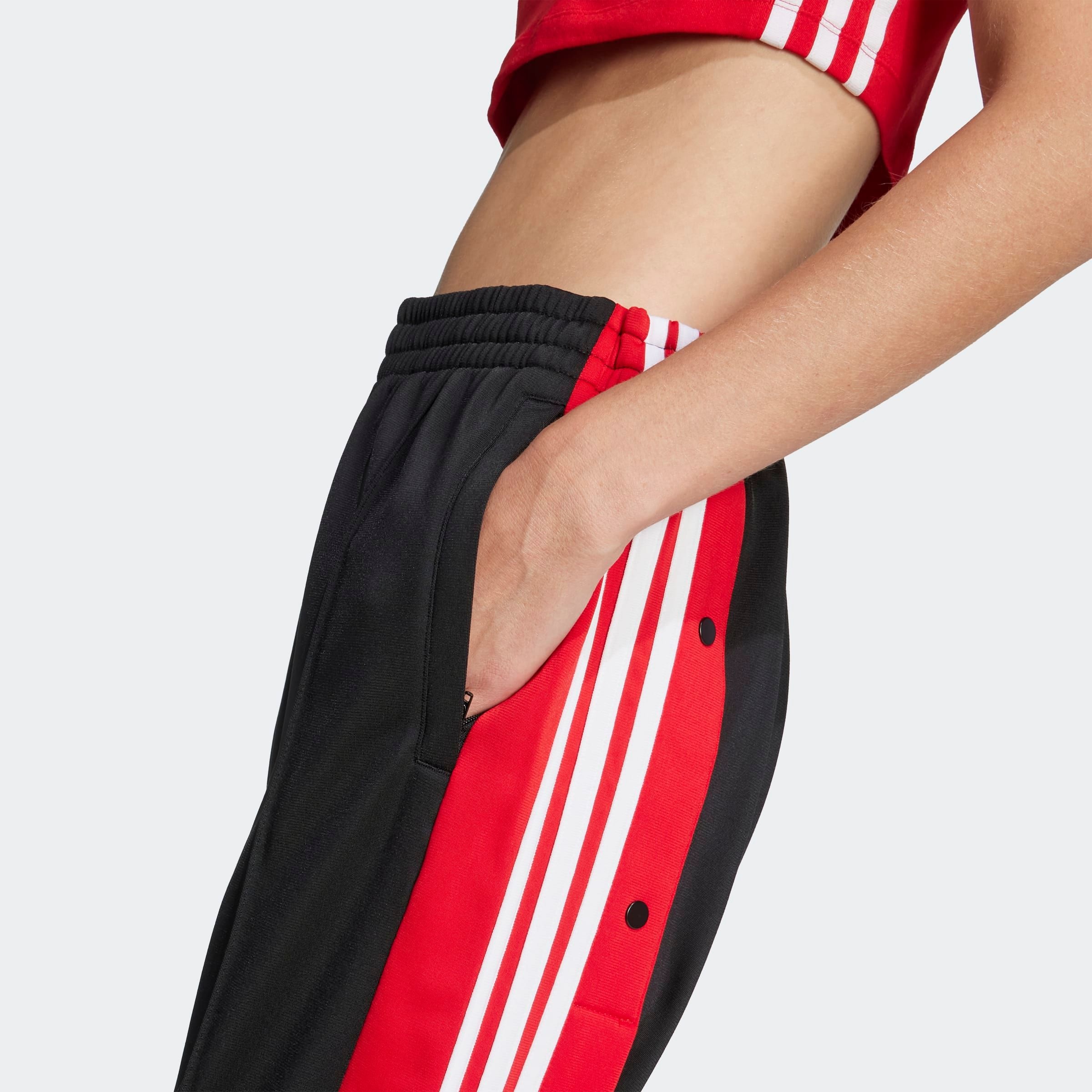 Thumbnail - adidas Originals Sporthose "ADIBREAK PANT" lockerer Schnitt, mit Seitentaschen, aus weichem Trikotmaterial