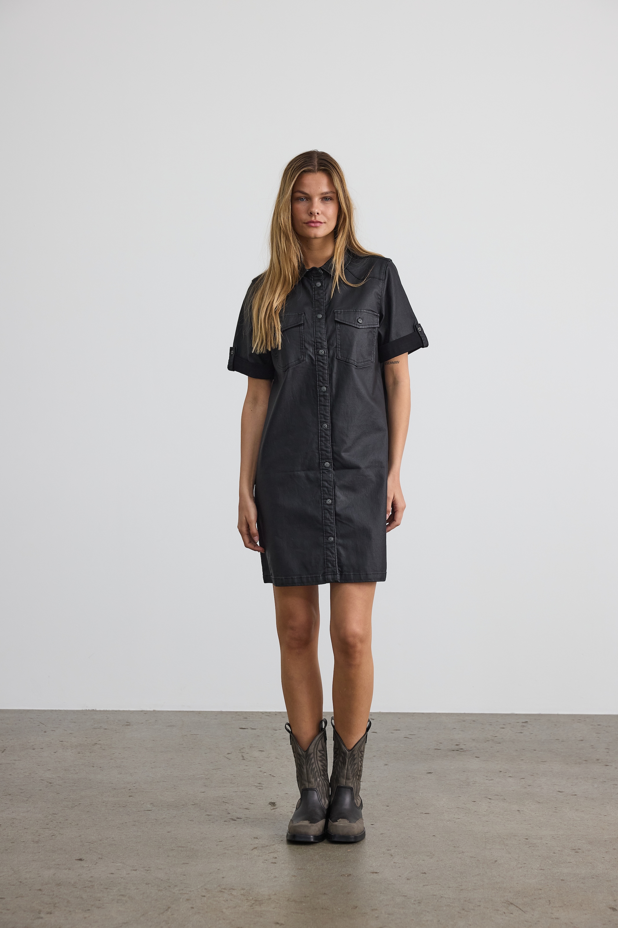 Noisy may Minikleid »NMNEW SIGNE S/S COATED DENIM DRESS NOOS«, Sommerkleid