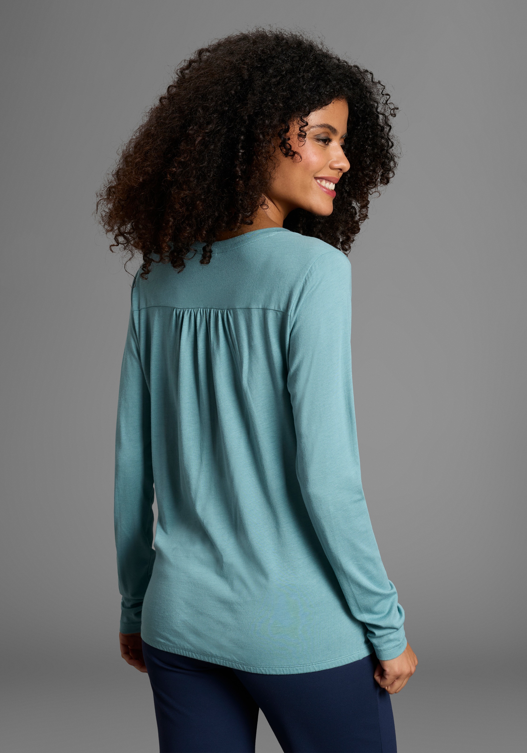 KangaROOS Langarmshirt mit Knopfleiste und süßen Details günstig online kaufen