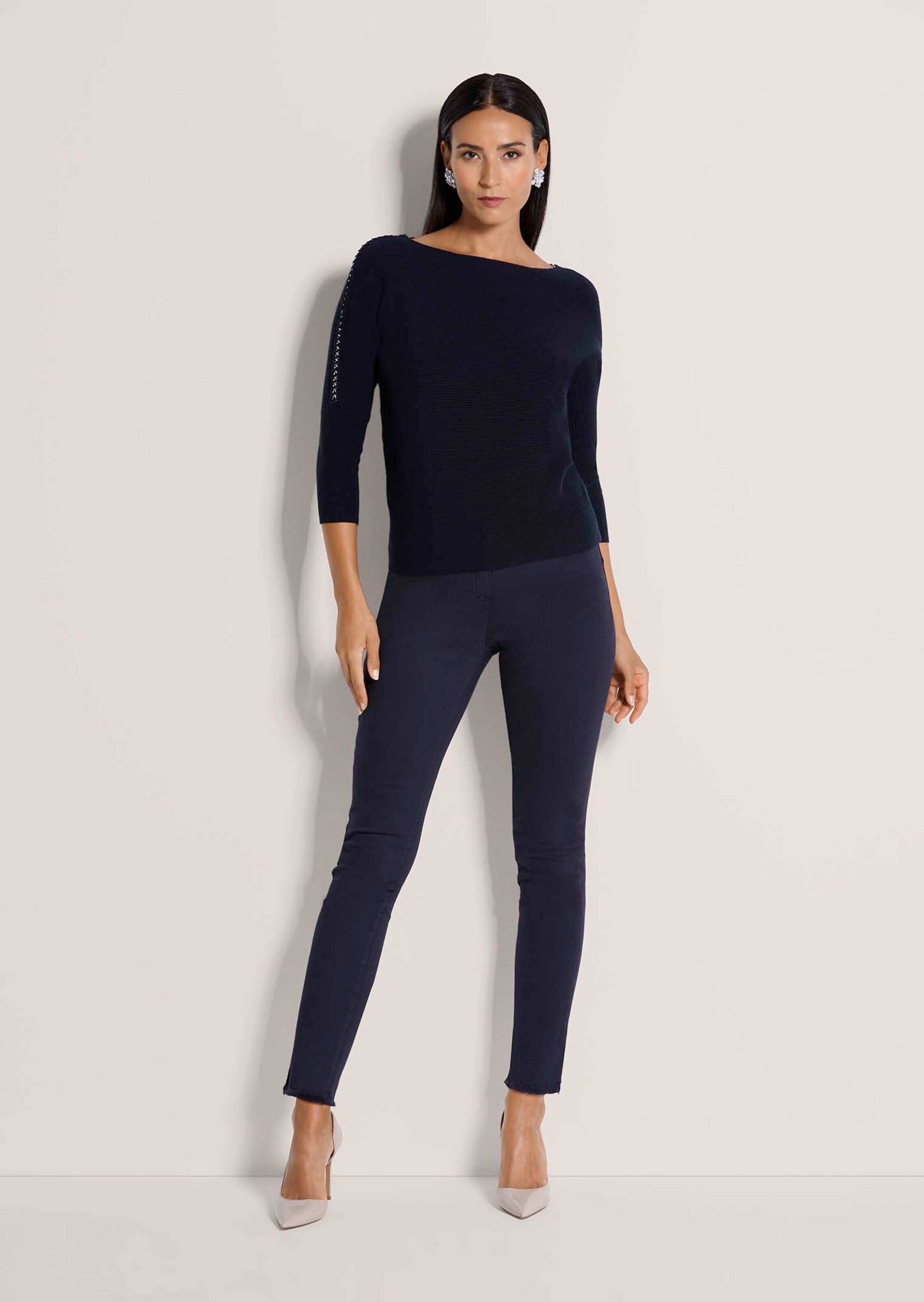 MADELEINE Longpullover "Feinstrickpullover Viskosepullover mit Deko-Kette" günstig online kaufen