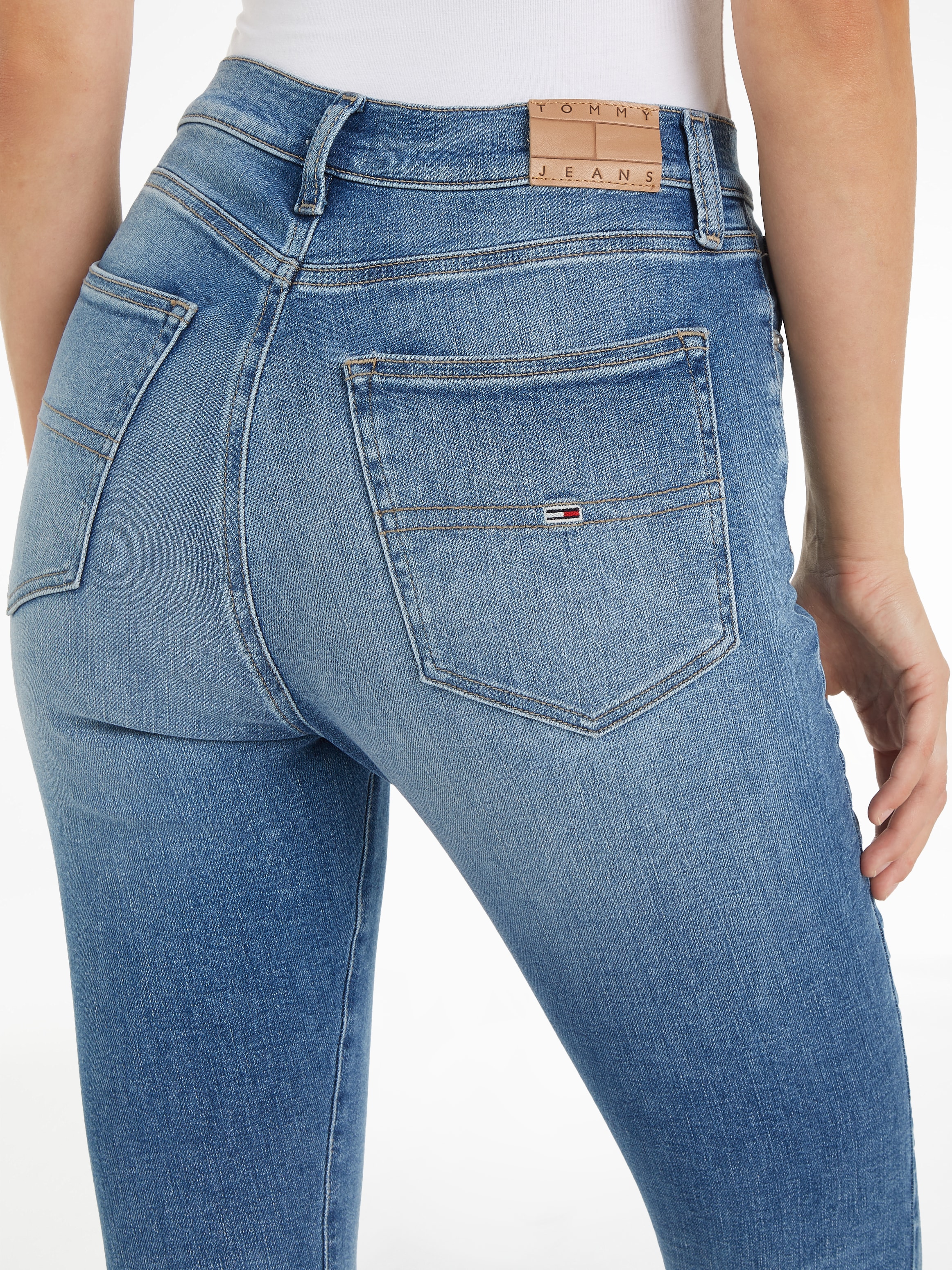 Tommy Jeans Bequeme Jeans »Sylvia Skinny Slim Jeans Hohe Leibhöhe«, mit Ledermarkenlabel