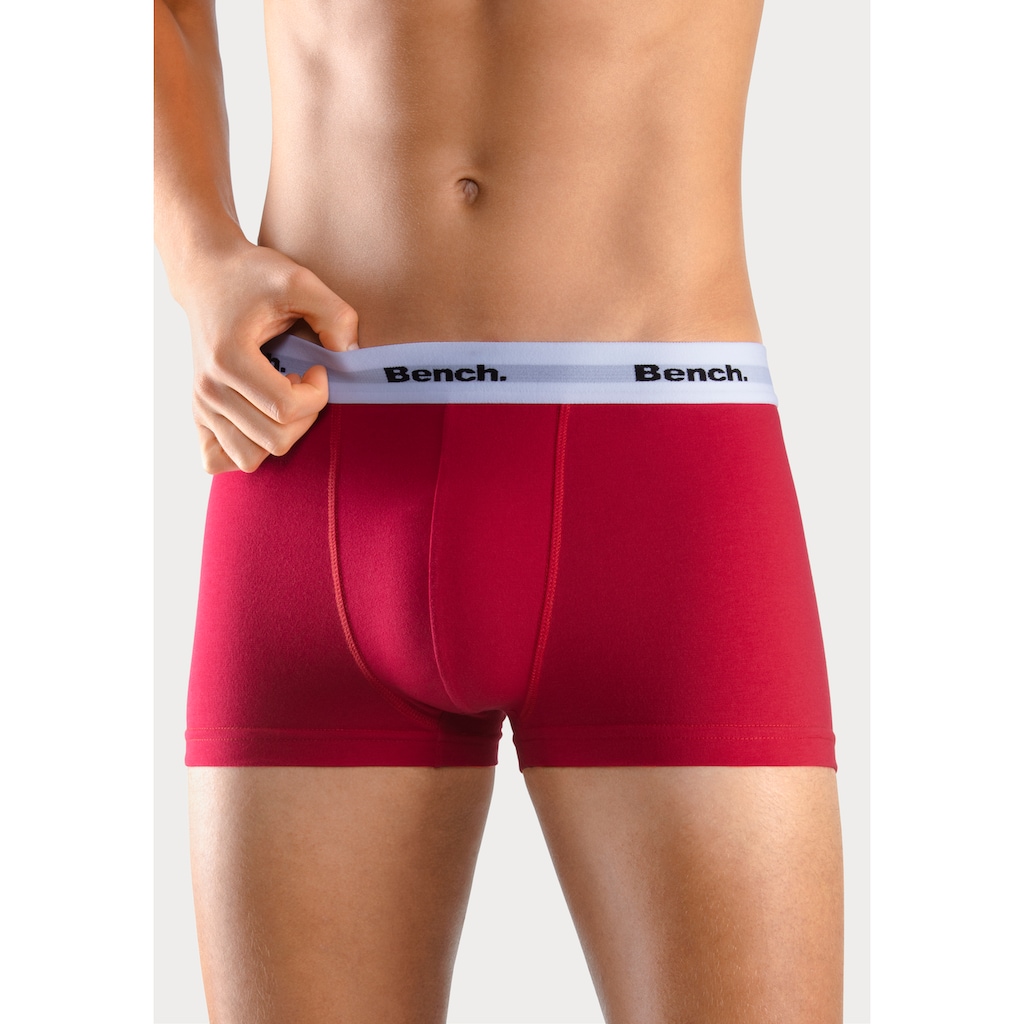 Bench. Boxershorts, (Packung, 4 St.), in Hipster-Form mit kontrastfarbenem Bund