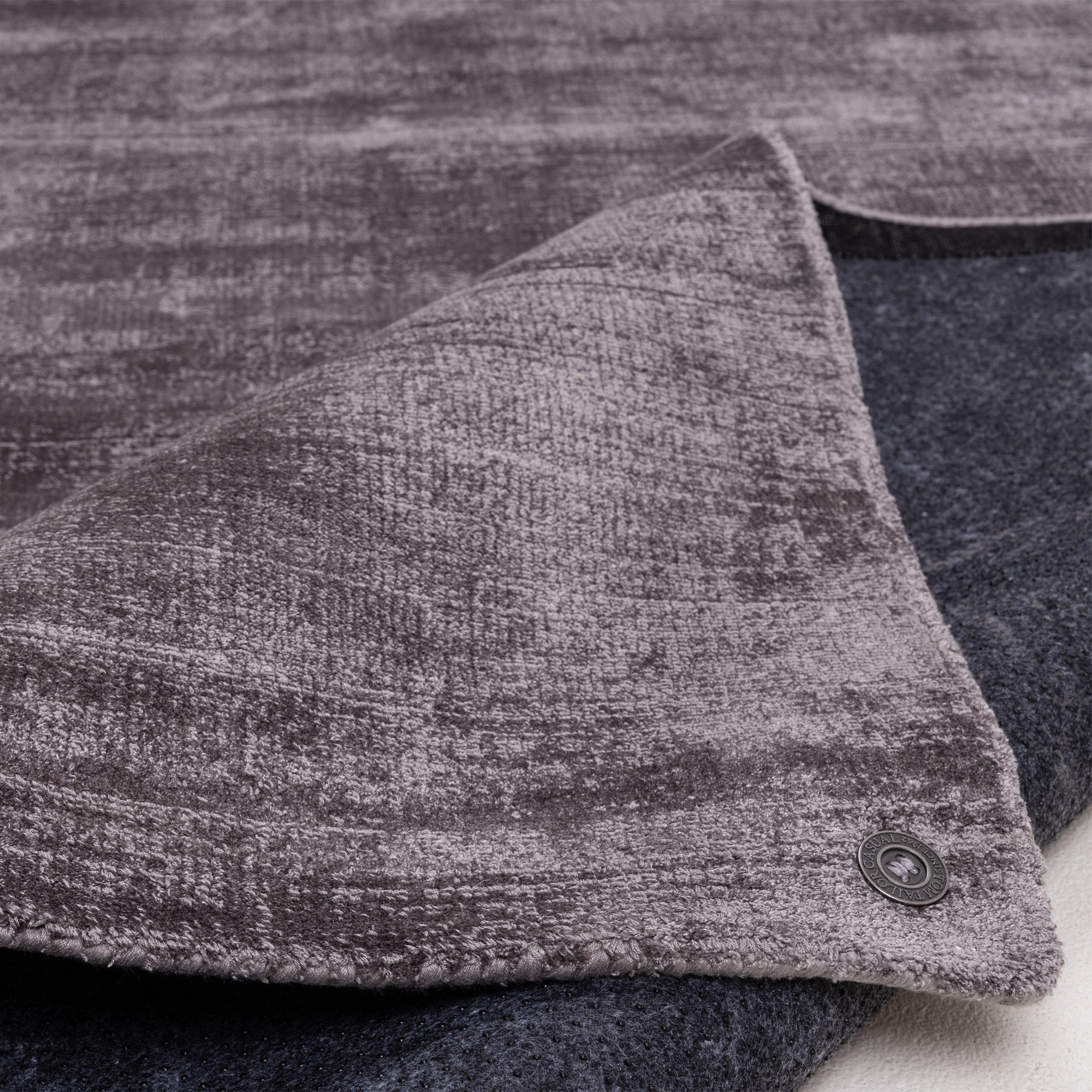 Teppich TOM TAILOR HOME "Shine uni" Gr. 2, grau (anthrazit), B:85cm H:8mm L:155cm, Viskose, Teppiche, Teppich, Handweb Teppich, 100% Viskose, handgewebt, mit elegantem Schimmer 3
