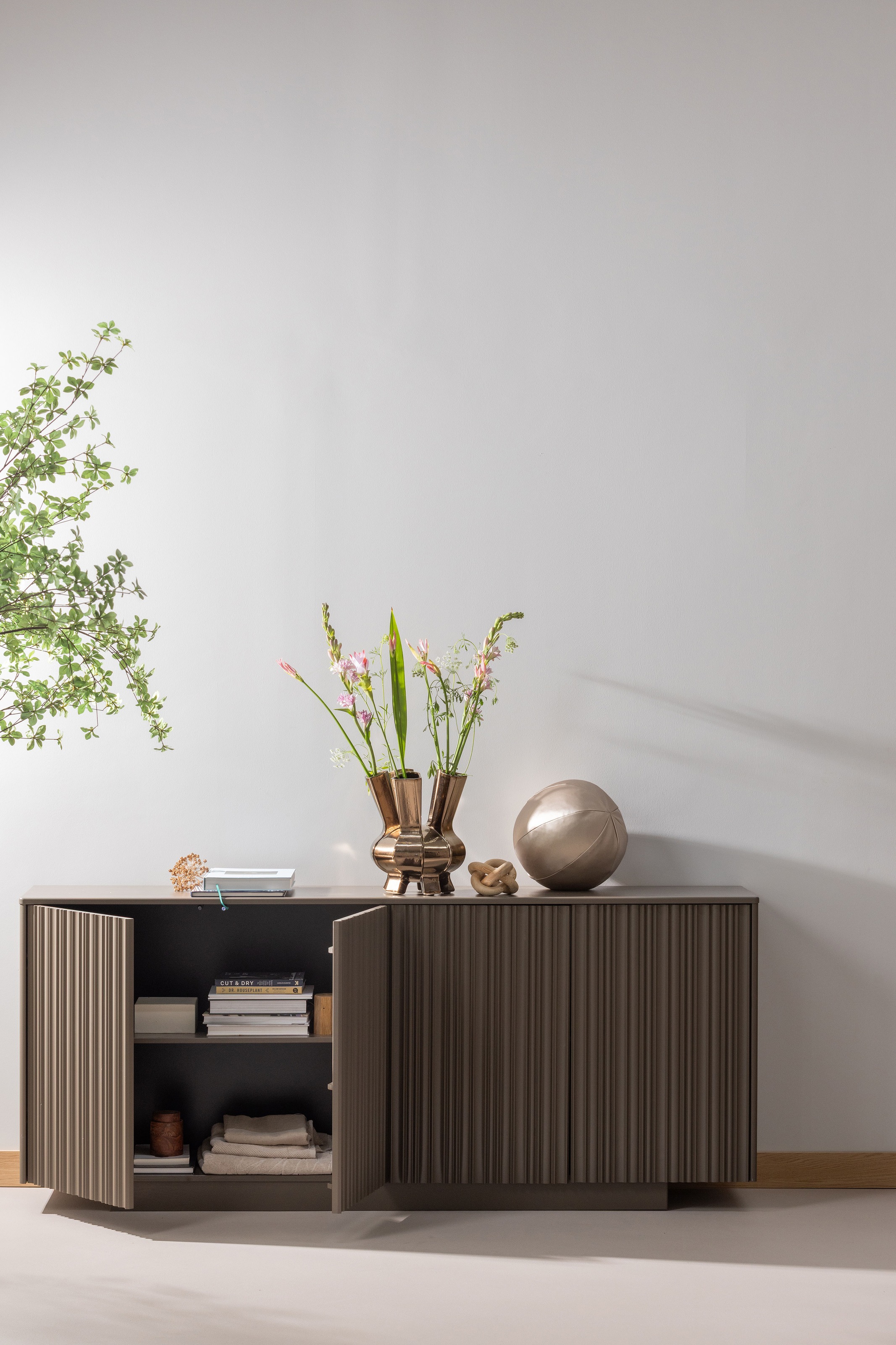 WOOOD Sideboard »Nova mit FSC®-Mix Massivkiefer und Dämpfung Funktion 200 x 40 x 85 cm« Tragkraft 15 kg pro boden, sichtbare Maserung, einfach zu montieren