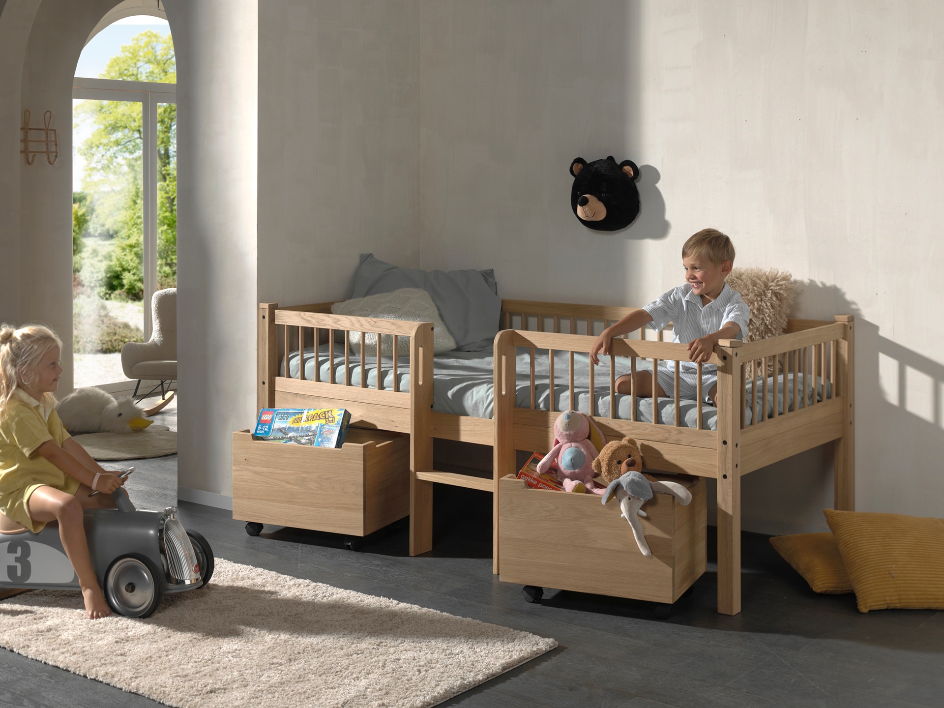 Vipack Massivholzbett »Forrest Made in Europe, stabil und hochwertig gebaut, mit 2 Rollboxen« 90/200 cm, mit Rollrost und Leiter, seitenverkehrt montierbar, 