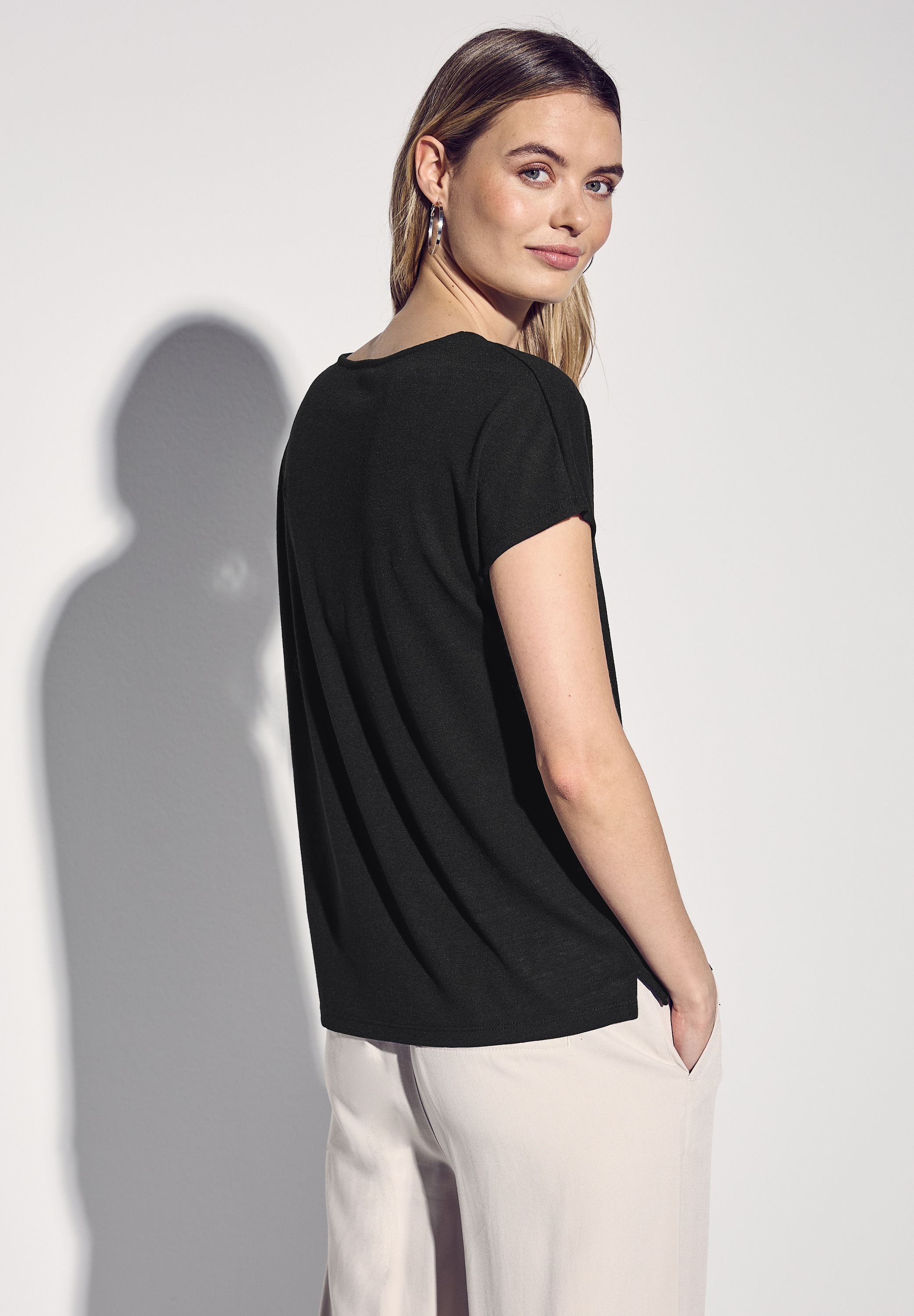 STREET ONE T-Shirt, mit abgerundetem V-Ausschnitt