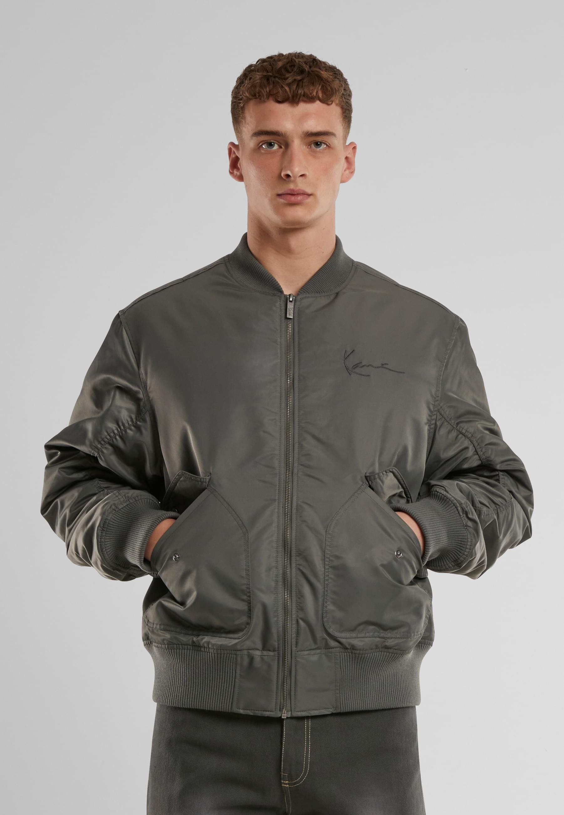 Karl Kani Bomberjacke »Karl Kani Karl Kani Small Signature Distressed Bomber Jacket«, (1 St.), ohne Kapuze