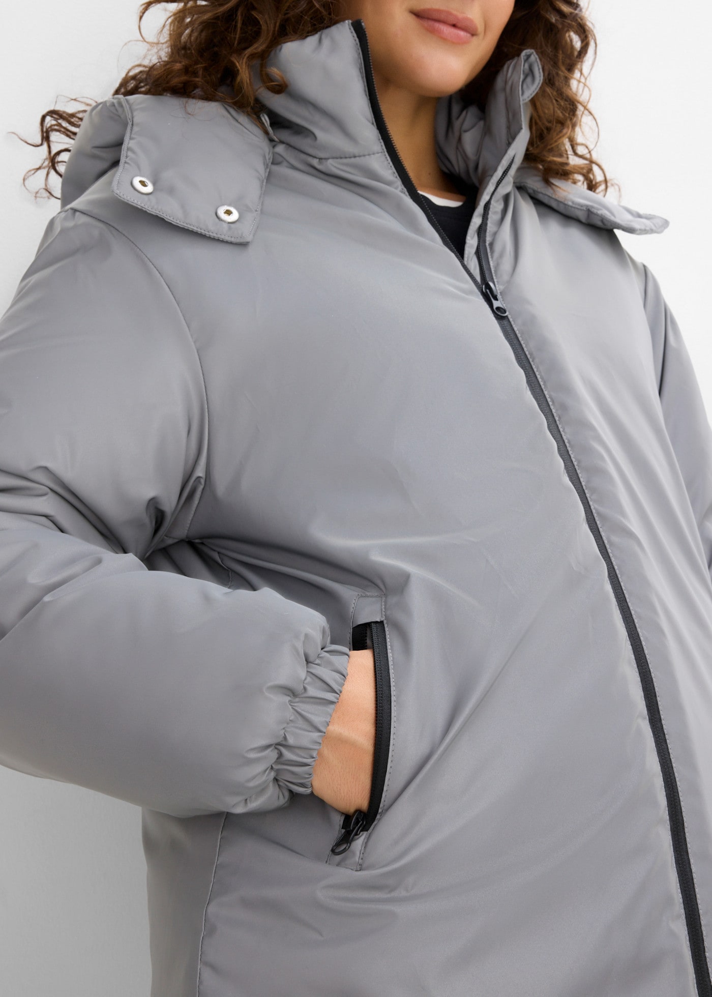 bonprix Funktionsjacke mit reflektierendem Design, Oversize-Passform, sportlicher Stil