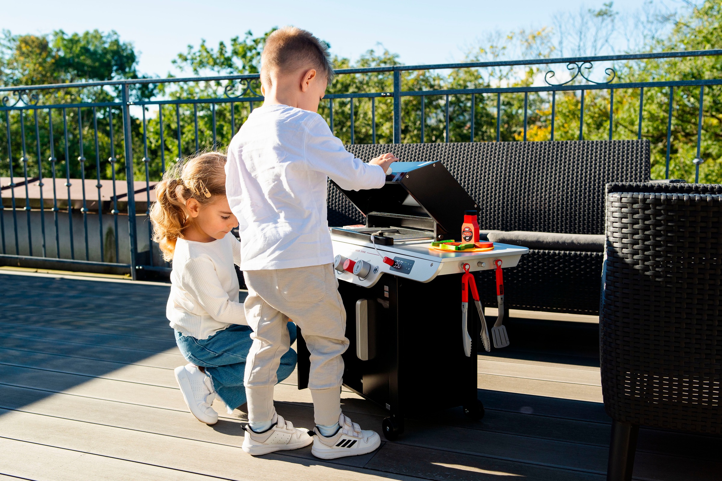 Klein Kinder-Grill »Weber, Genesis«, FSC®- schützt Wald - weltweit