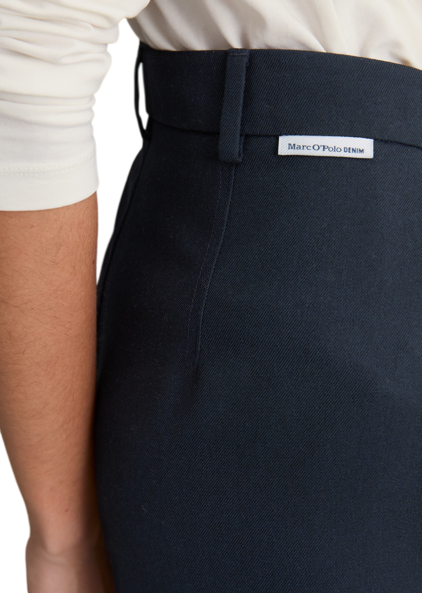Marc O'Polo DENIM Chinohose »aus recyceltem Polyester mit Viskose«