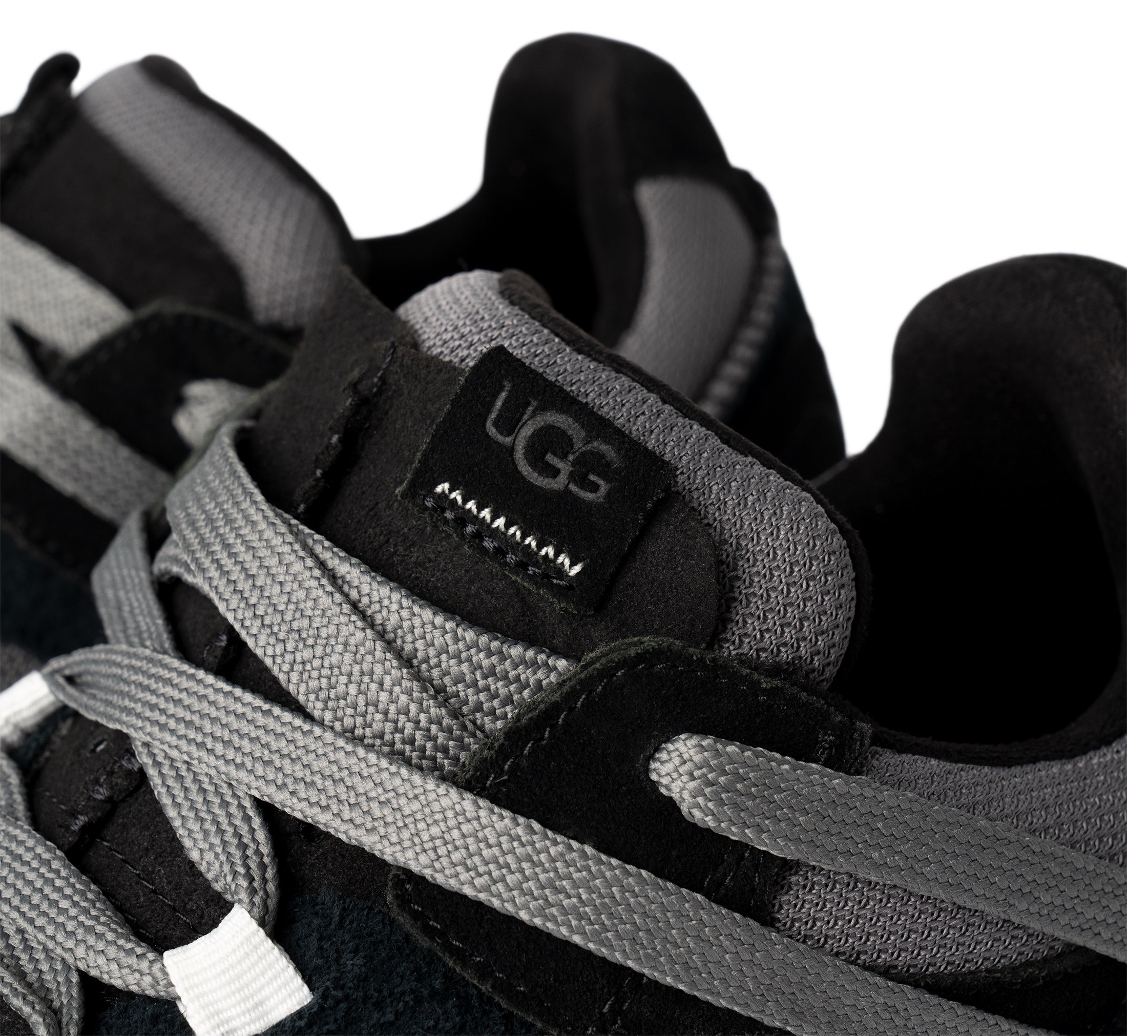 UGG Sportbačiai »RETROFI LOW« Sportbačiai platforminiu padu Chunky Sportbačiai Suvarstomi batai su minkštas įdėklai į batus