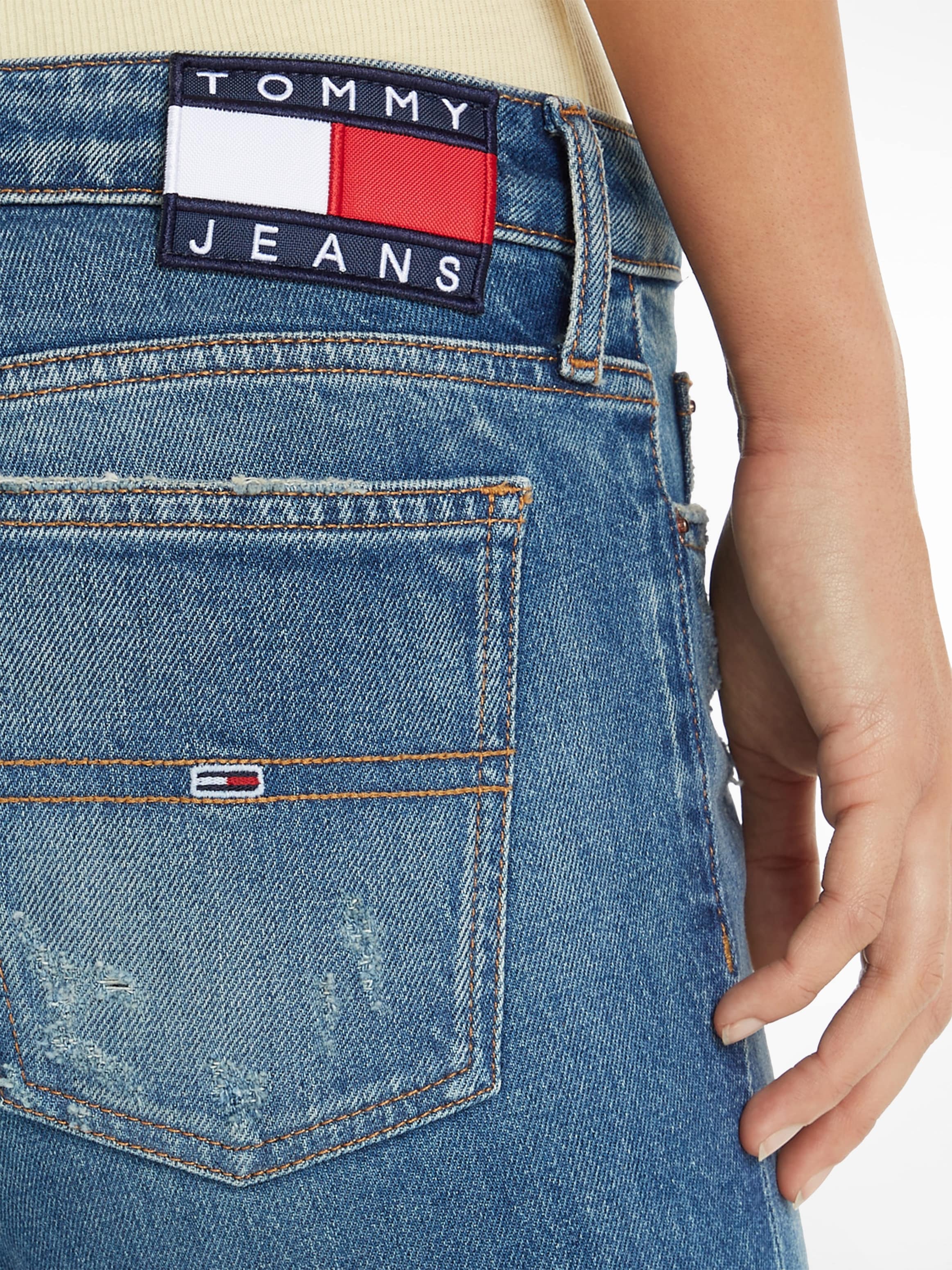 für Tommy Jeans kaufen Jeans Schlagjeans, mit BAUR Tommy | Logobadge