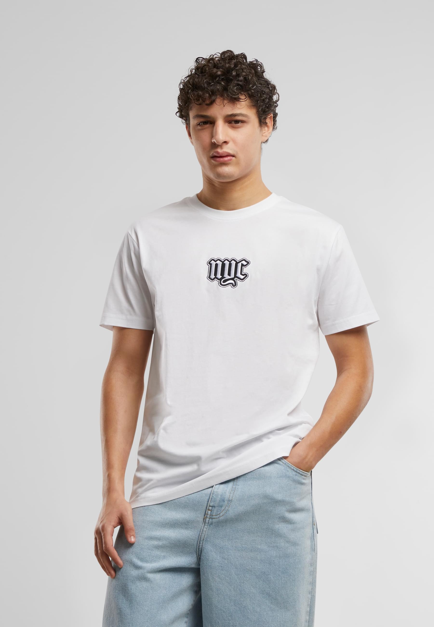 MisterTee T-Shirt »MisterTee NYC Old English Wording Patch Tee«, (1 tlg.)