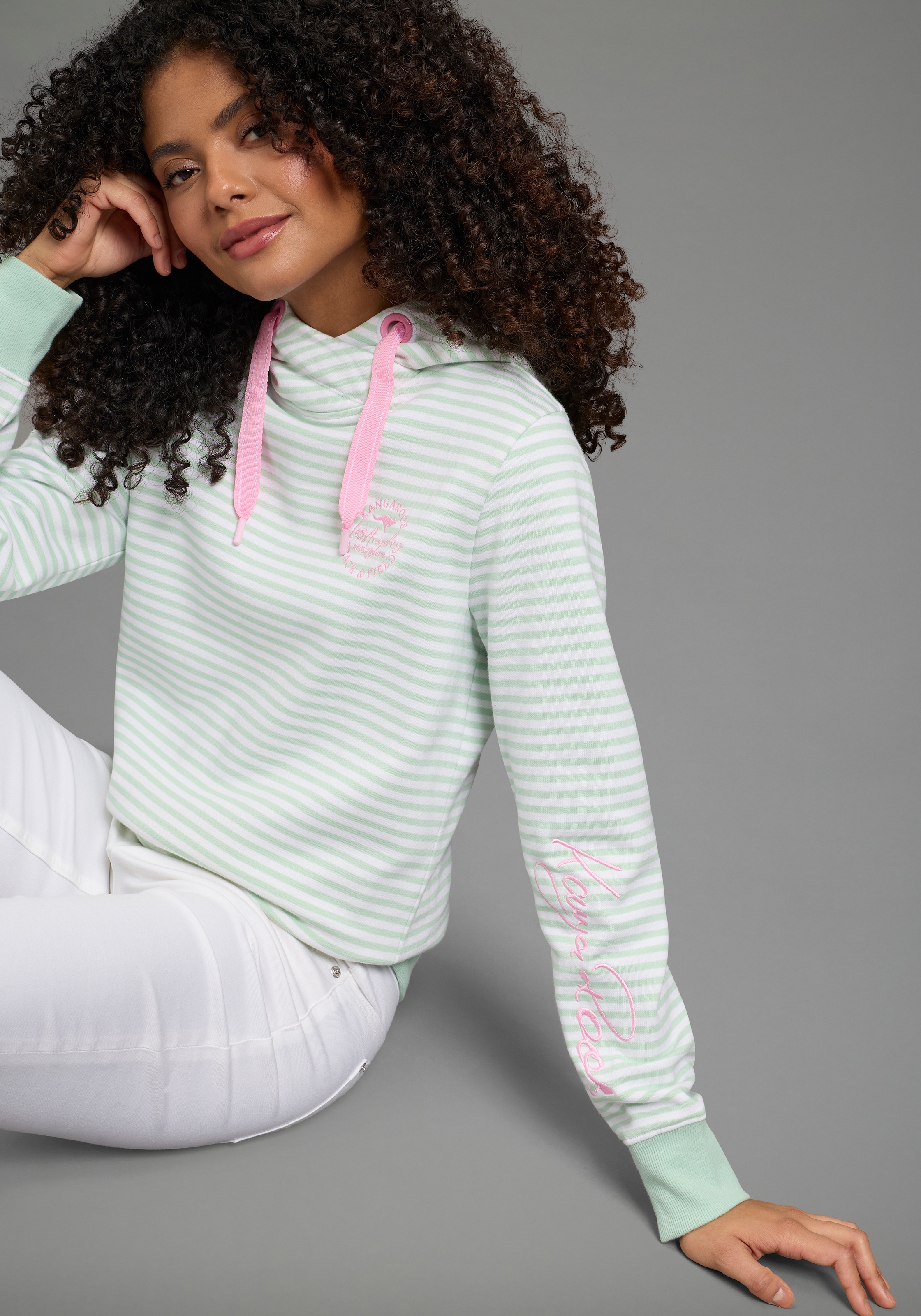 KangaROOS Kapuzensweatshirt, casual Stil, mit Kapuze und Kordelzug, bequeme günstig online kaufen