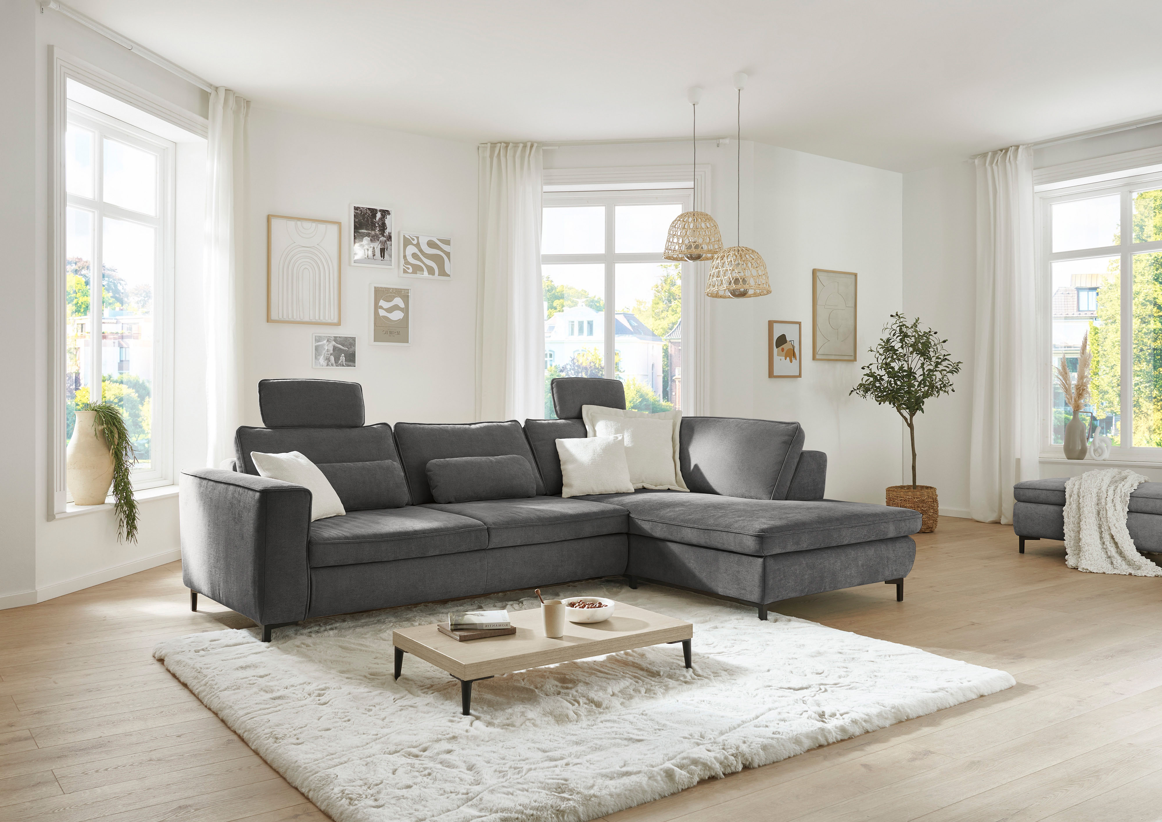 Die PlanBar Ecksofa "MP-IN24153, L-Form, Breite 289 cm" wahlweise mit Schlaffunktion und verstellbaren Kopfstützen