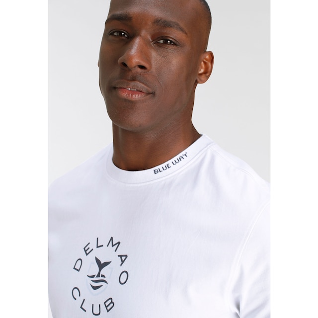 DELMAO T-Shirt, mit Brustprint und Schriftzug am Halsausschnitt-NEUE MARKE!  ▷ kaufen | BAUR
