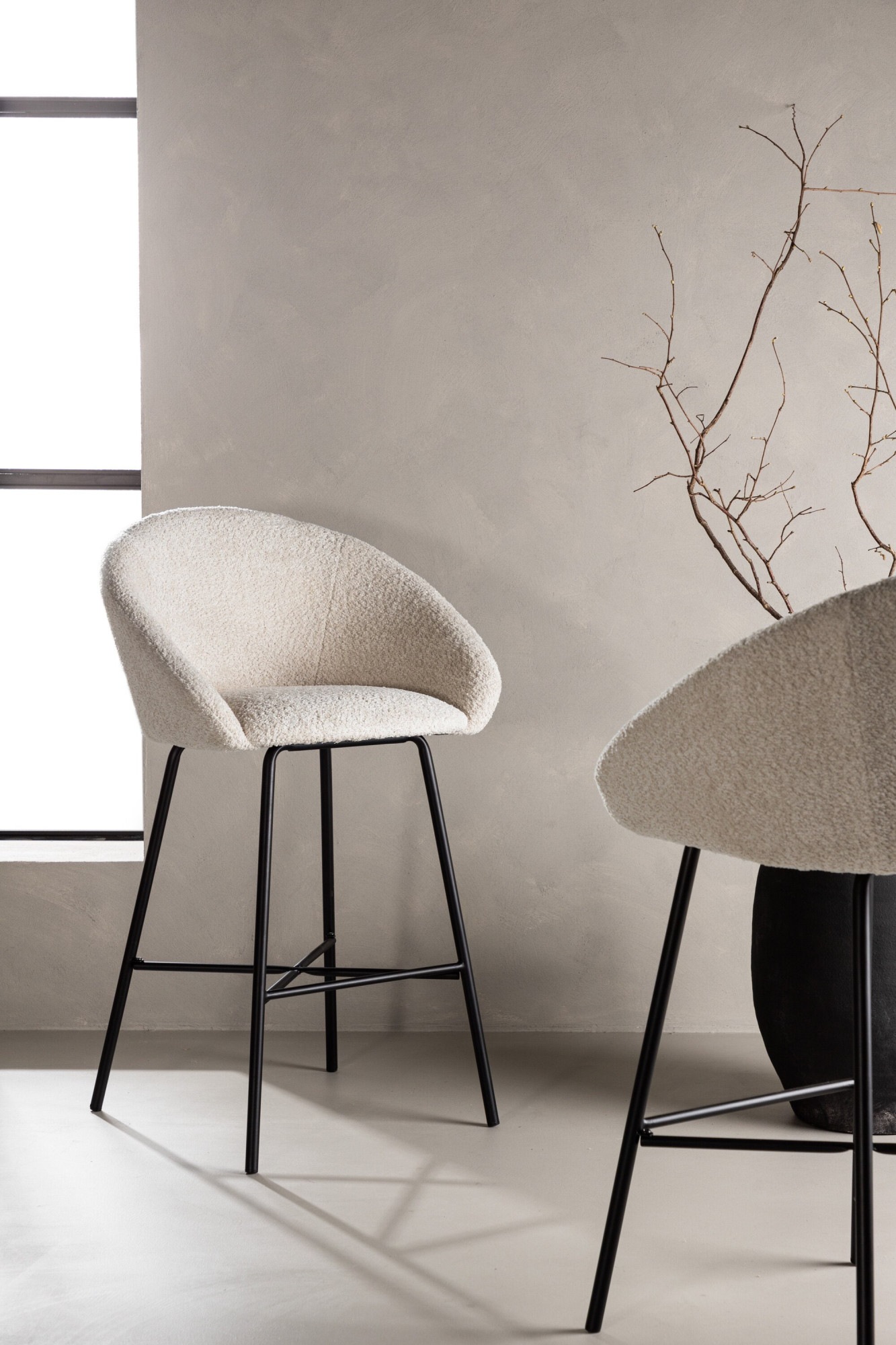 Venture Home Barhocker »Velvet, 2er-Set Barhocker mit weißem Teddy-Sitz, belastbar bis 150 kg« 2 Stk. tlg. Tresenstuhl, Plüsch-Bezug, schwarzer Stahlrahmen, Fußstütze, kuschelig