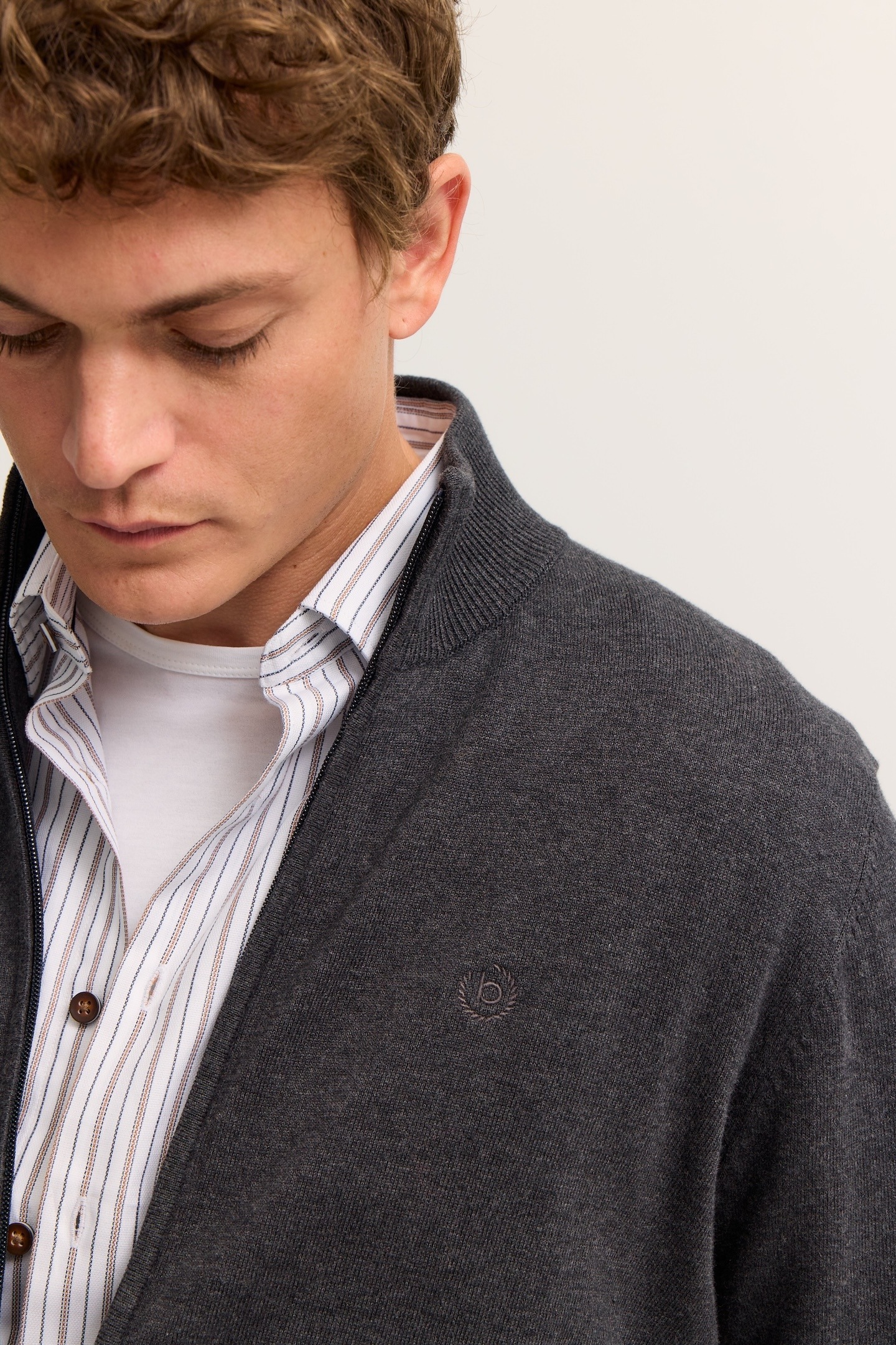 bugatti Strickjacke »Regular Fit«, aus Baumwolle mit Stehkragen