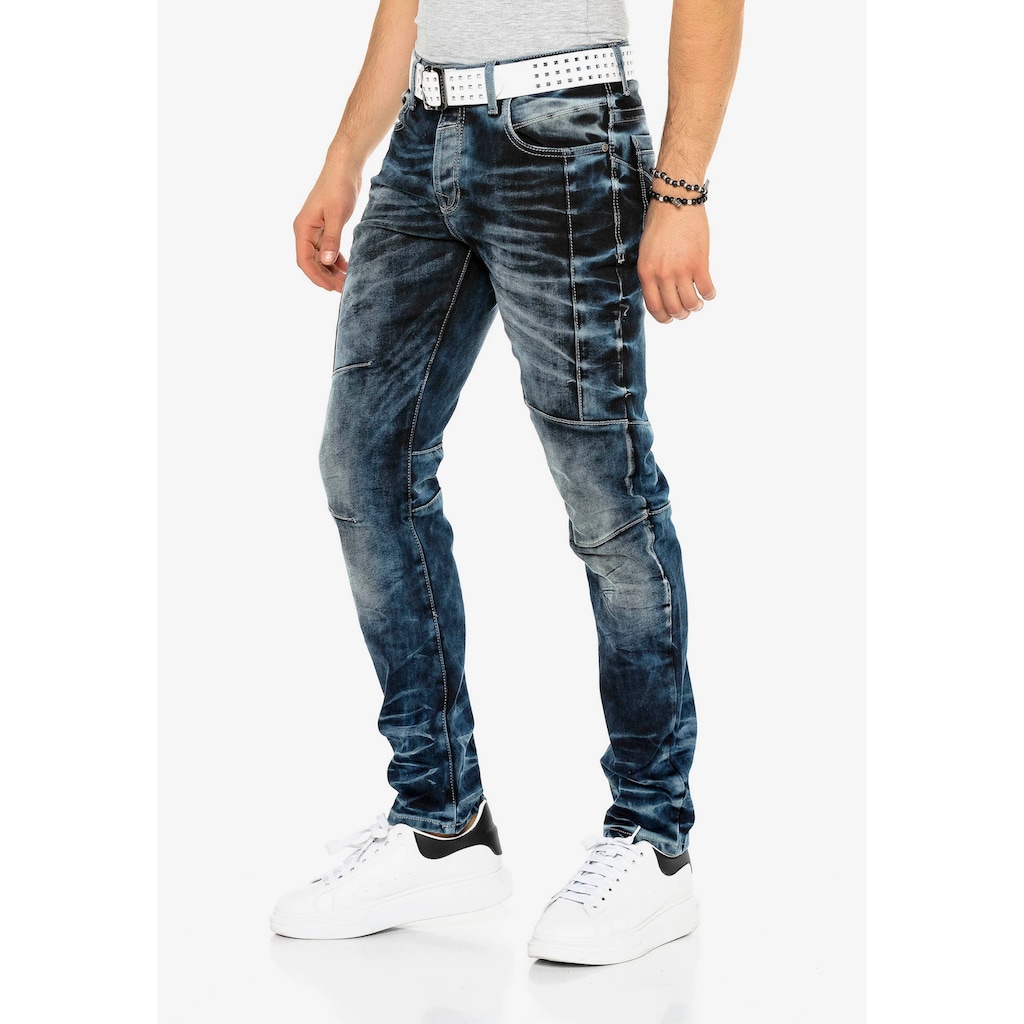 Cipo & Baxx Bequeme Jeans »CD286«, mit cooler Waschung und Ziernähten